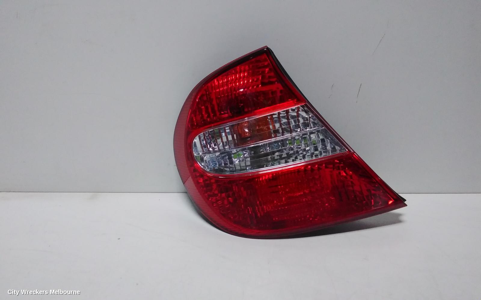 TOYOTA CAMRY LEFT TAILLIGHT, SK36, REVERSE LAMP IN CENTRE, 08/2002 - 09/2004 - Image 1