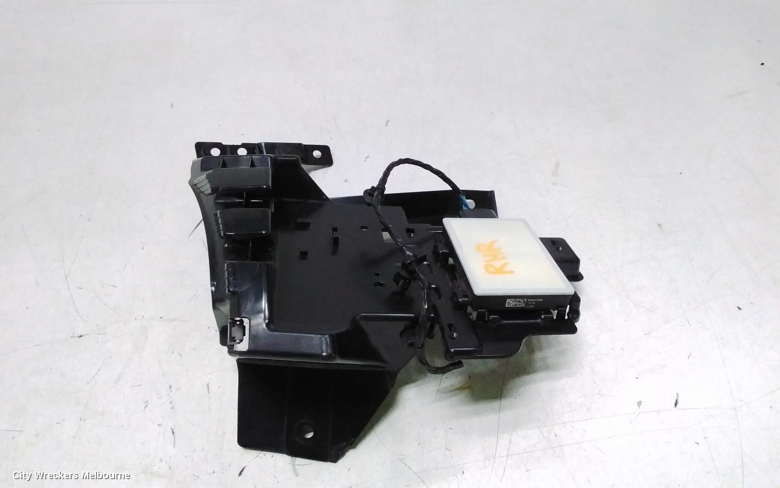 LAND ROVER DISCOVERY SPORT, L550, 01/2015 ONWARDS, K8D2-14F152-AL BLIND SPOT CONTROL MODULE  RHR: 143007 - Image 1
