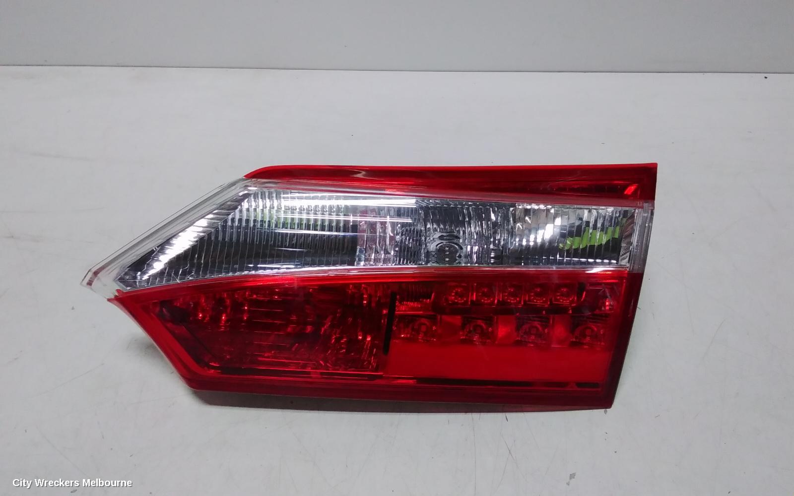 TOYOTA COROLLA REAR GARNISH, BOOTLID LAMP (RH SIDE), ZRE172R, SEDAN, 12/2013 - 10/2016 - Image 2