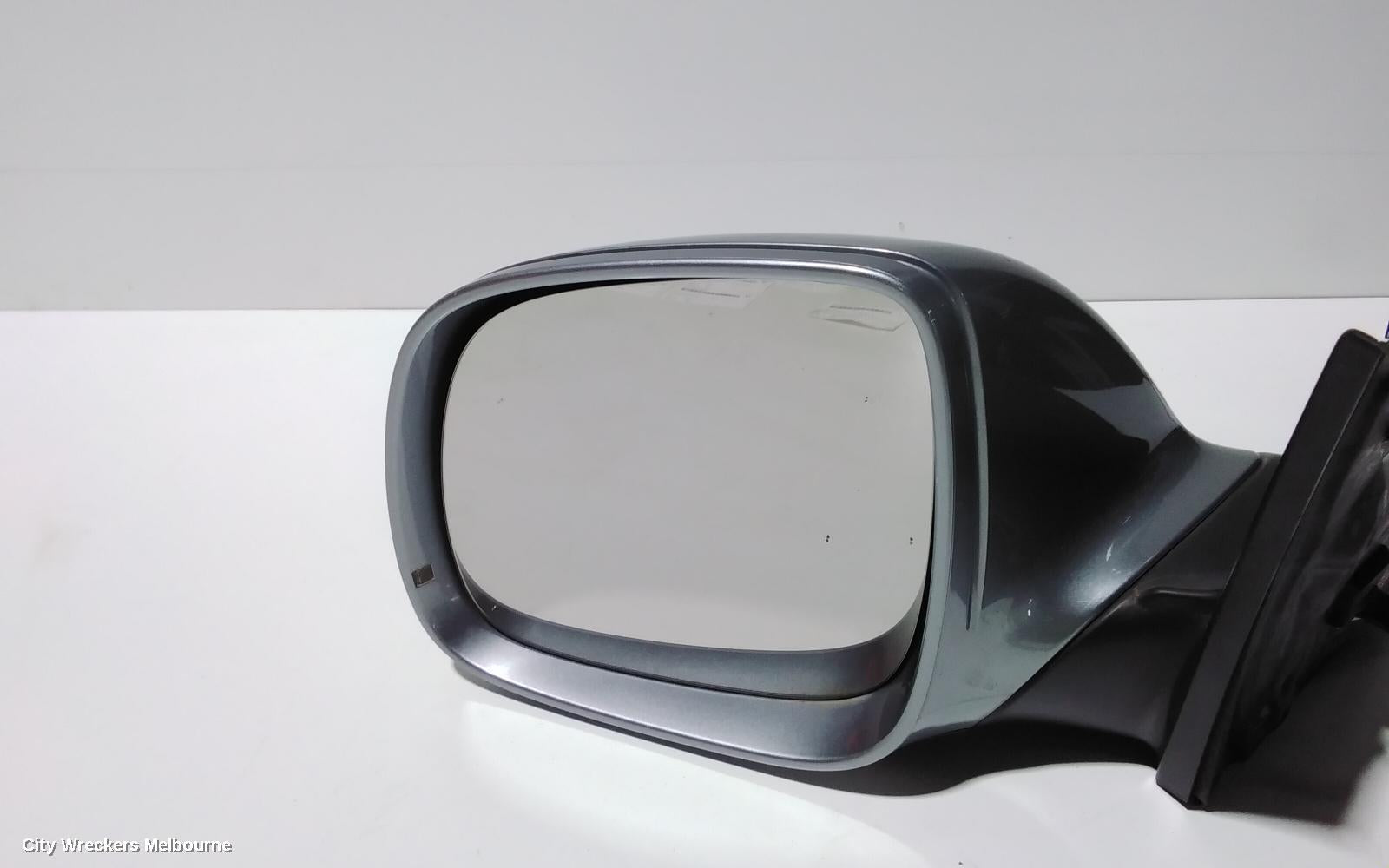 AUDI Q7 LEFT DOOR MIRROR, 4L, MANUAL FOLD, W/ INDICATOR, NON MEMORY & NO LANE CHANGE ASSIST TYPE, 09/2006 - 09/2009 - Image 2