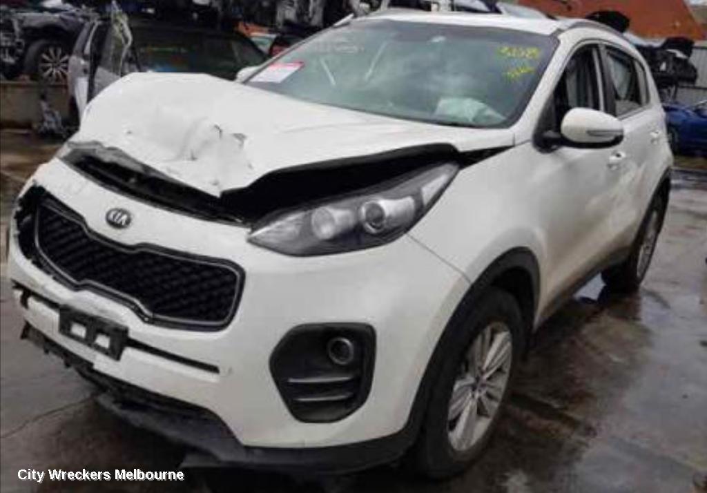KIA SPORTAGE REAR GARNISH, TAILGATE LAMP (RH SIDE), QL, NON LED TYPE, 10/2015 - 04/2018 - Image 2