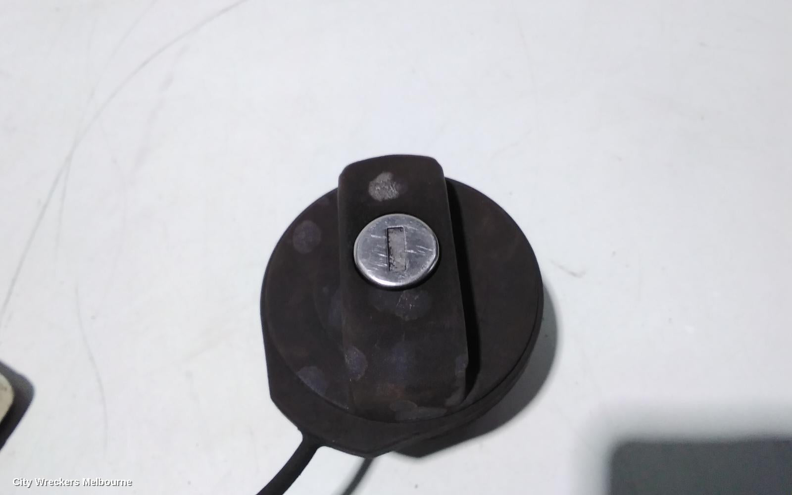 VOLKSWAGEN CADDY IGNITION W/ KEY, 2K, PETROL, MANUAL T/M 08/2010 - 06/2015 - Image 3