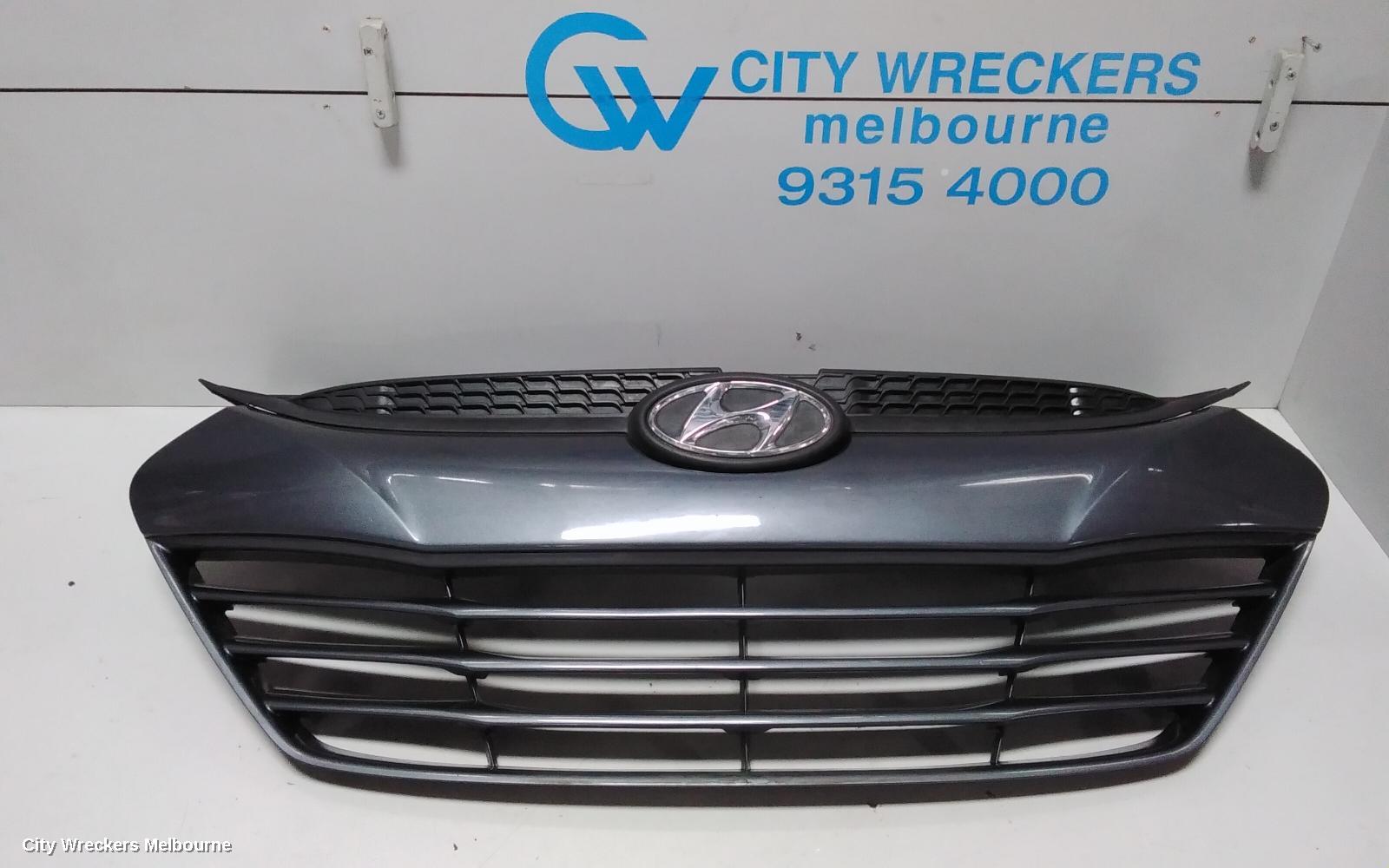 HYUNDAI IX35 GRILLE, GRILLE MOULD (CENTRE), SE/TROPHY, LM SERIES, 10/2013 - 01/2016 - Image 1