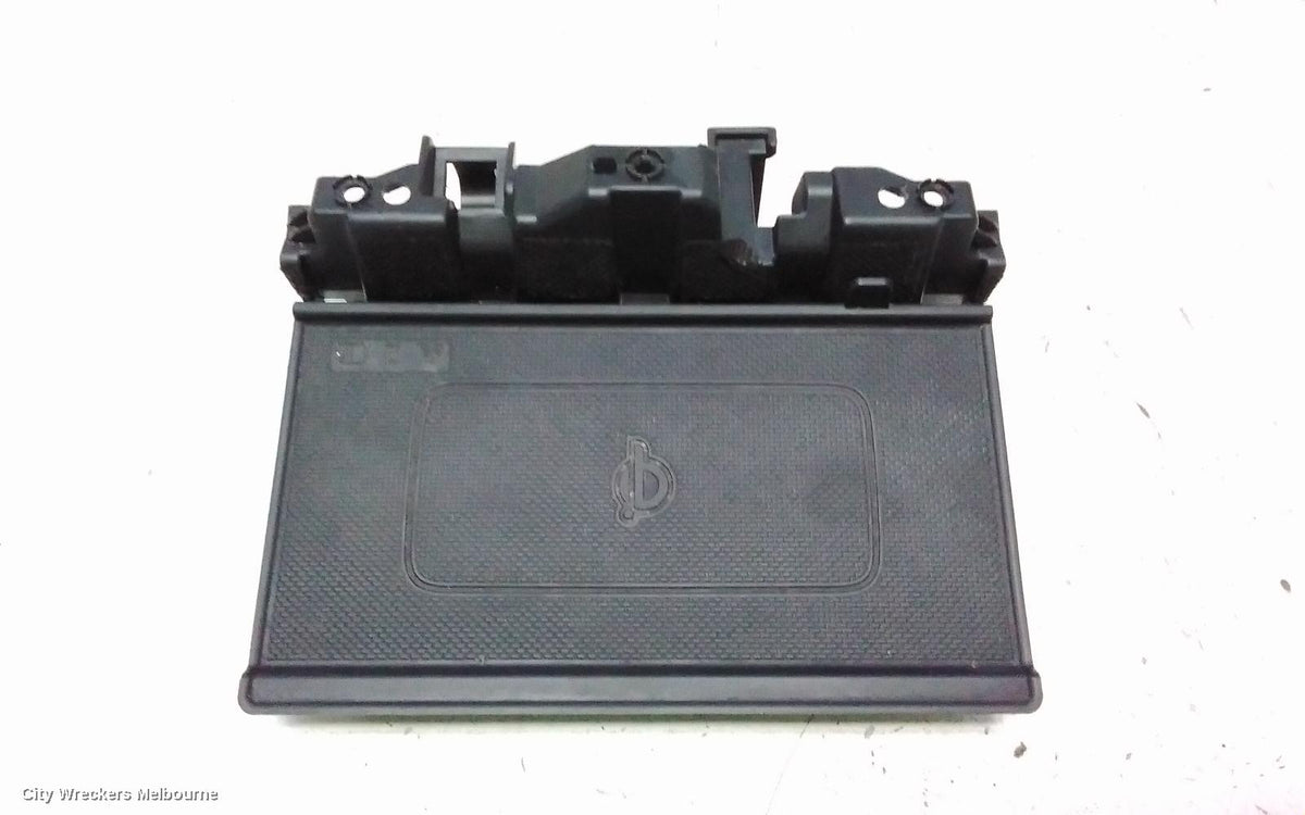 HYUNDAI KONA, CHARGING POINT, USB & AUX PORT (IN FRONT OF CENTRE CONSOLE), OS, 09/2017 - 07/2023, 95560-J9000 WIRELESS CHARGER: 151303 - Image 2