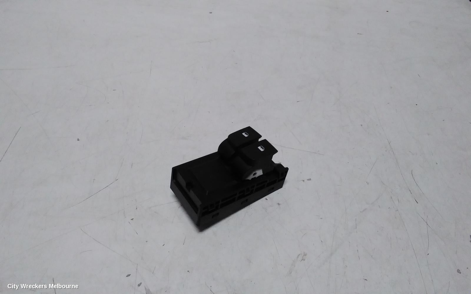LDV G10 PWR DR WIND SWITCH, RH FRONT (MASTER SWITCH), SV7A/SV7C, WAGON/VAN, 04/2015 ONWARDS - Image 1