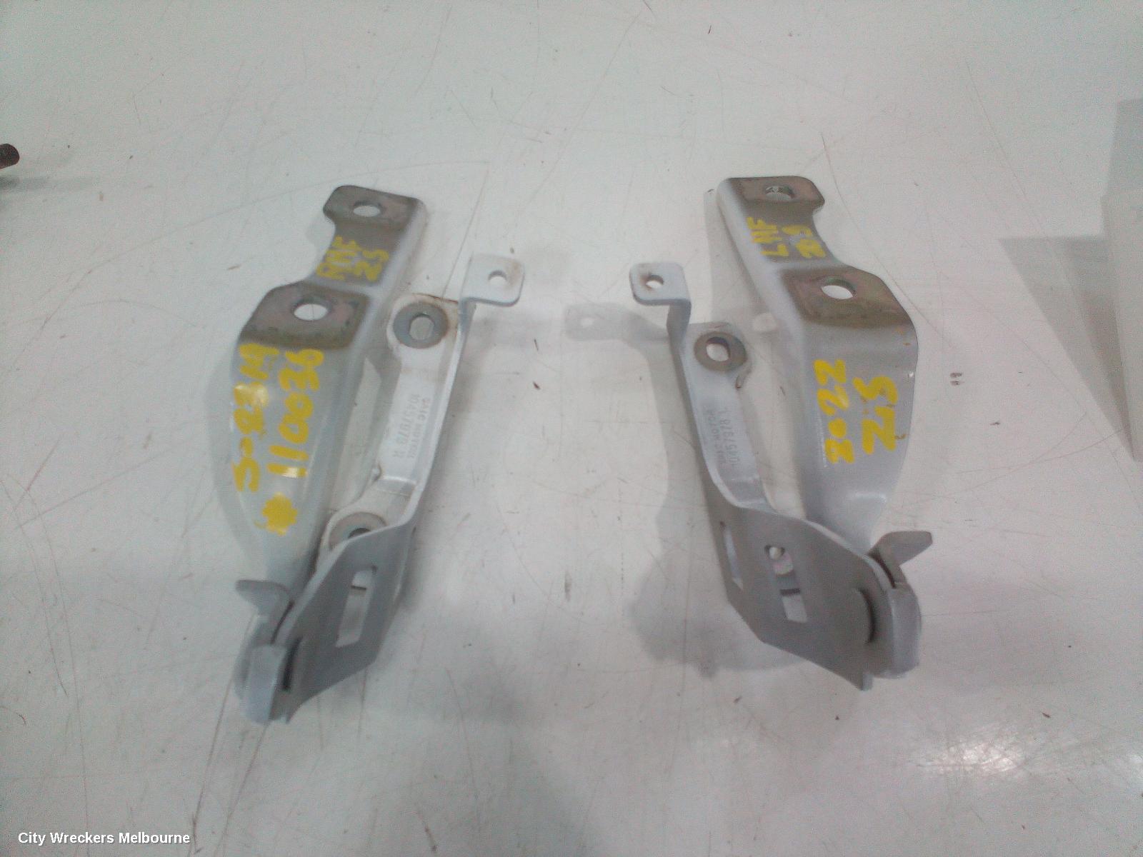 MG ZS BONNET HINGE/STRUT, AZS1, HINGE (PAIR), 09/2017 ONWARDS - Image 1