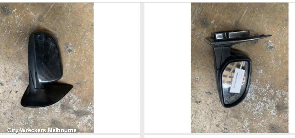 HYUNDAI I20 RIGHT DOOR MIRROR, PB, POWER FOLDING, NON FLASHER TYPE, 07/2010 - 12/2015 - Image 1