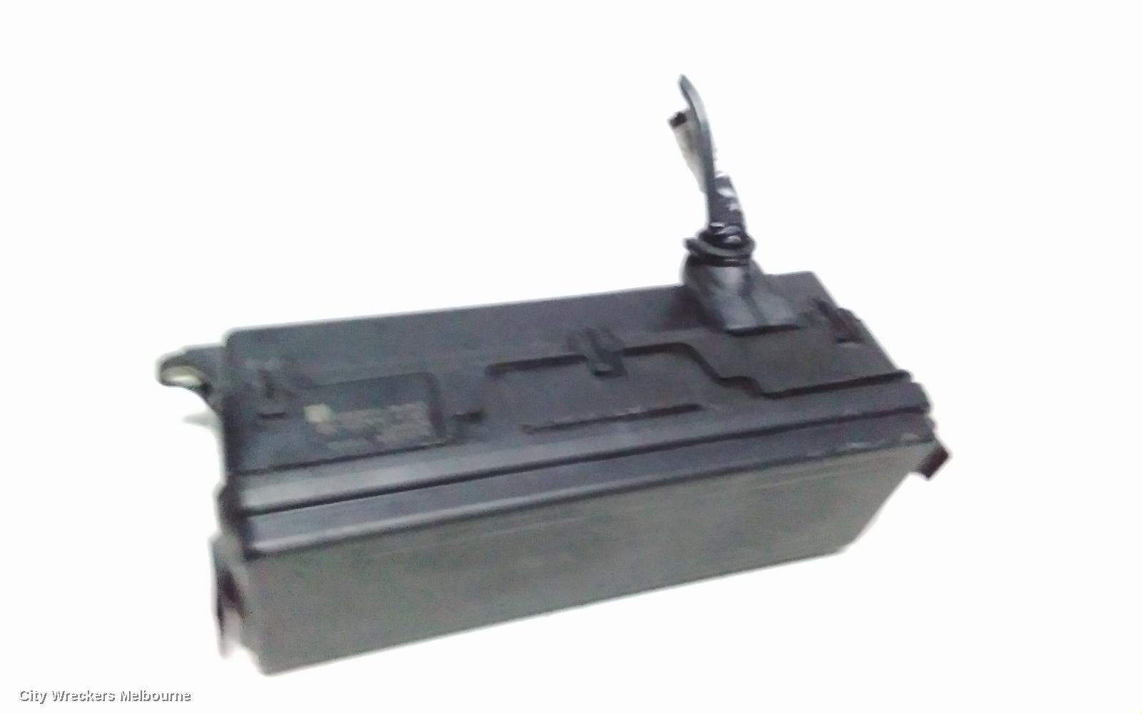 LAND ROVER DISCOVERY SPORT FUSE BOX, ENGINE BAY, PETROL, L550, 01/2015 ONWARDS - Image 2