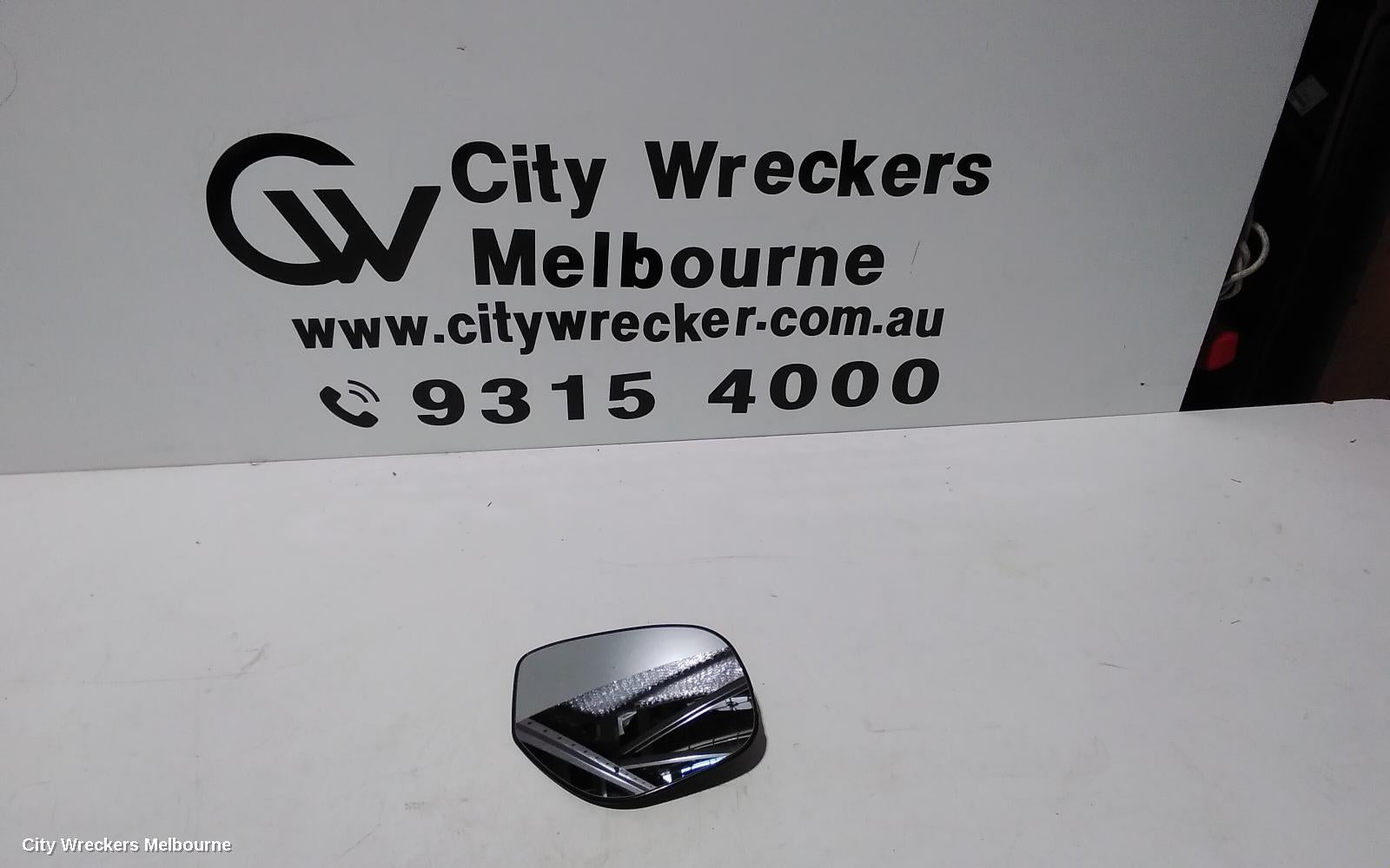 MITSUBISHI OUTLANDER RIGHT DOOR MIRROR, ZK-ZL, W/ FLASHER, MANUAL FOLD, NON CAMERA TYPE, 07/2015 - 07/2021 - Image 1