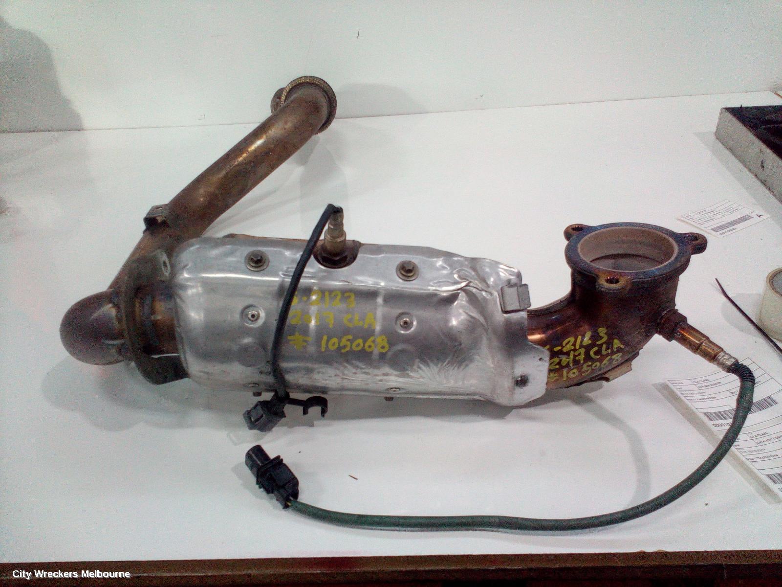 MERCEDES CLA CLASS CATALYTIC CONVERTER, DOWNPIPE-CAT TYPE, PETROL, 1.6, TURBO, 270.910 CODE, CLA180/CLA200, C117/X117, 09/2013 - 01/2019 - Image 1