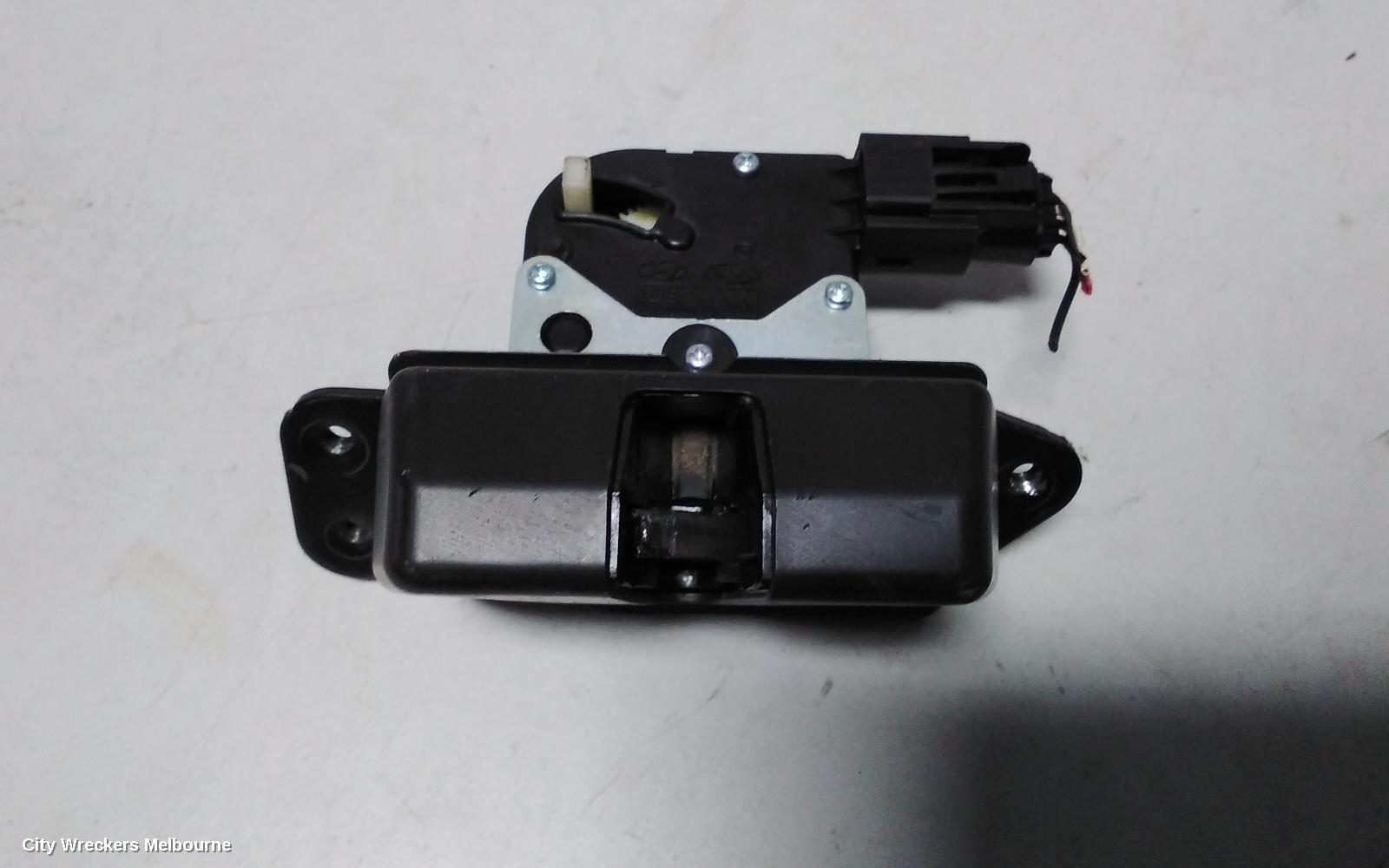 KIA SORENTO DOOR/BOOT/GATE LOCK, TAILGATE LOCK, XM, 10/2012 - 12/2014 - Image 3