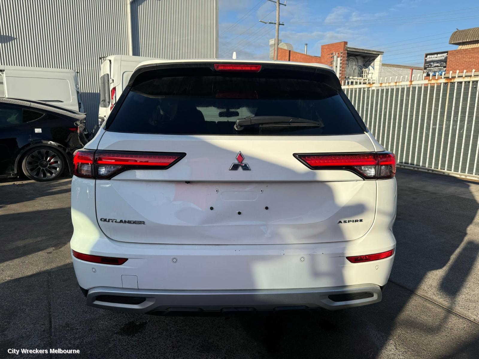 MITSUBISHI OUTLANDER DOOR TRIM, RH FRONT, LEATHER, LIGHT GREY, ZM, 08/2021 ONWARDS - Image 2