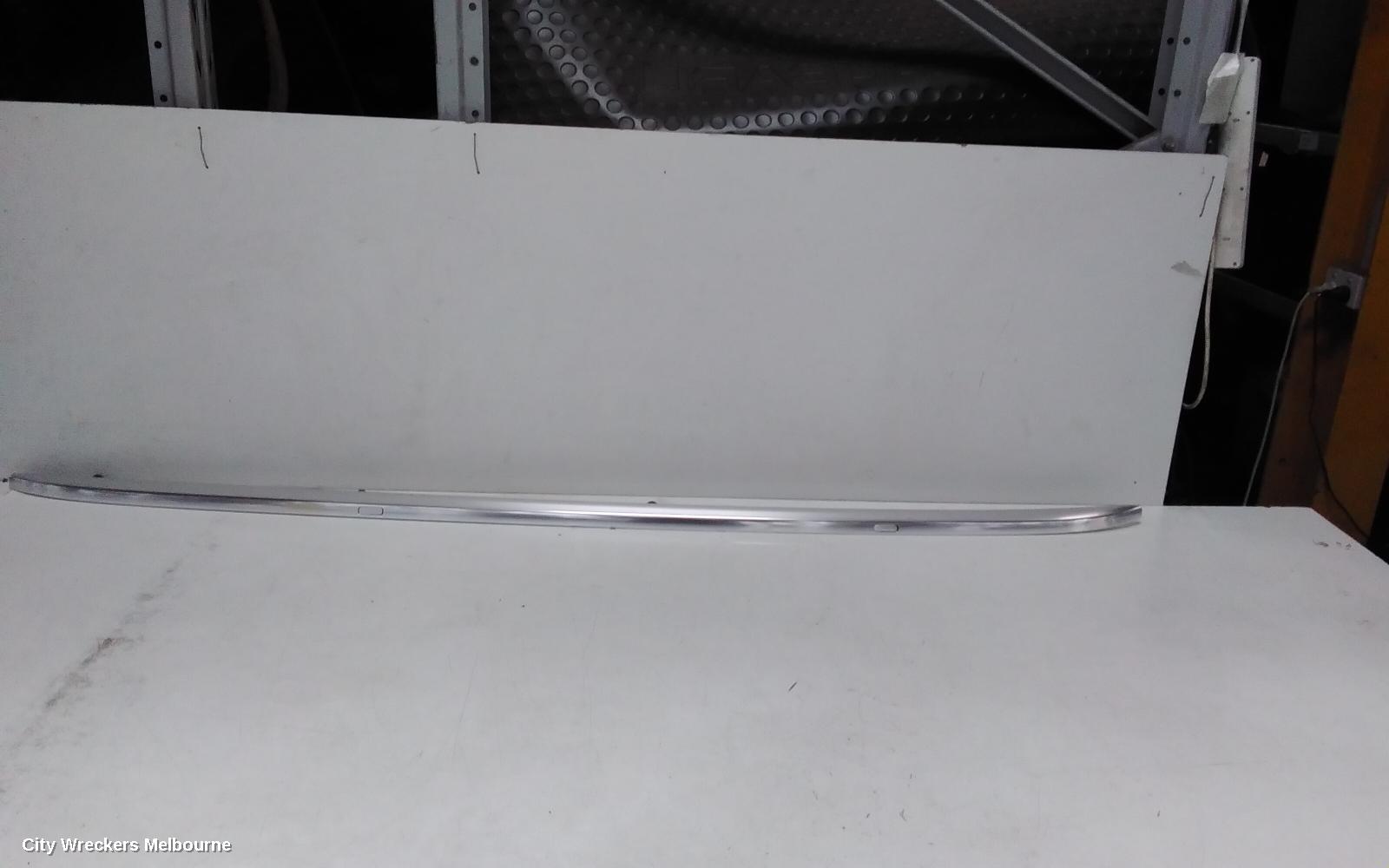 AUDI Q7 ROOF RAIL - Image 1