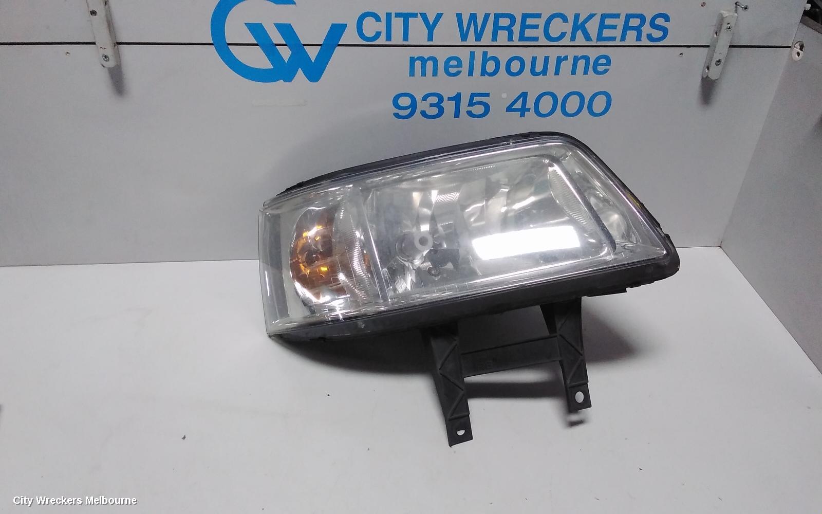VOLKSWAGEN TRANSPORTER RIGHT HEADLAMP, T5, TRANSPORTER/KOMBI, 08/2004 - 10/2010 - Image 2