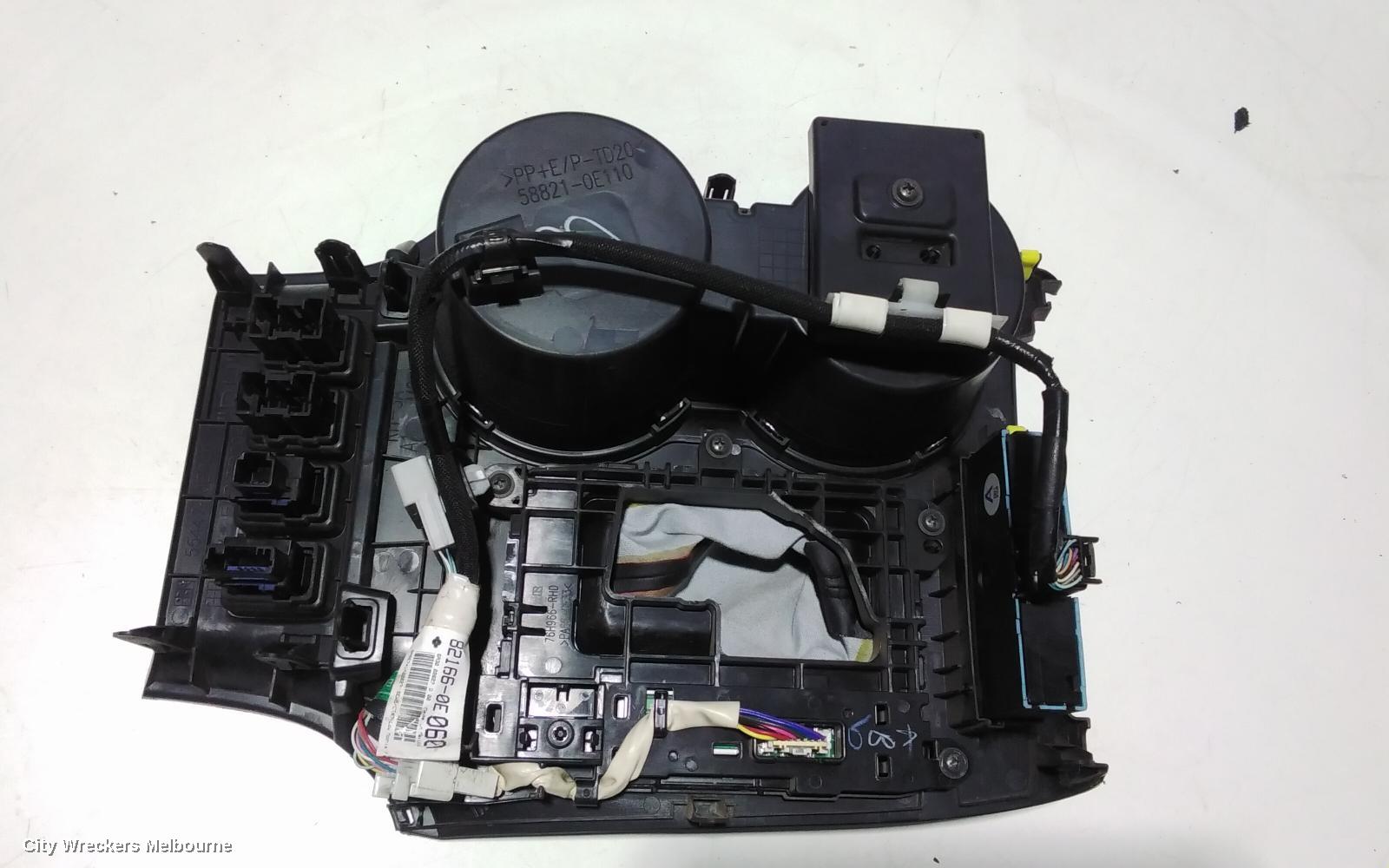 TOYOTA KLUGER GEAR STICK/SHIFTER, XU50 SERIES, 03/2014 - 02/2021 - Image 3
