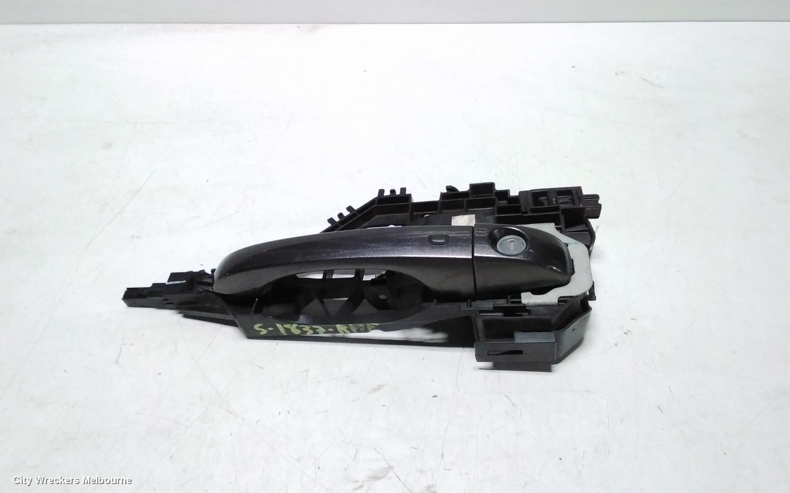 CHRYSLER 300C DOOR HANDLE, OUTER, RH FRONT, LX2, 12/2011 - 12/2014 - Image 1
