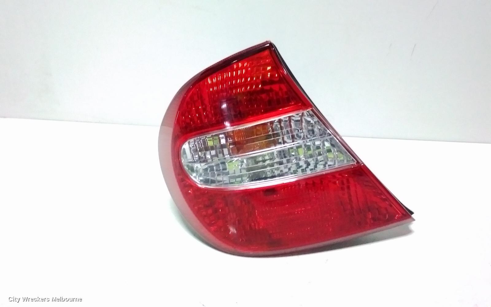 TOYOTA CAMRY LEFT TAILLIGHT, SK36, REVERSE LAMP IN CENTRE, 08/2002 - 09/2004 - Image 1