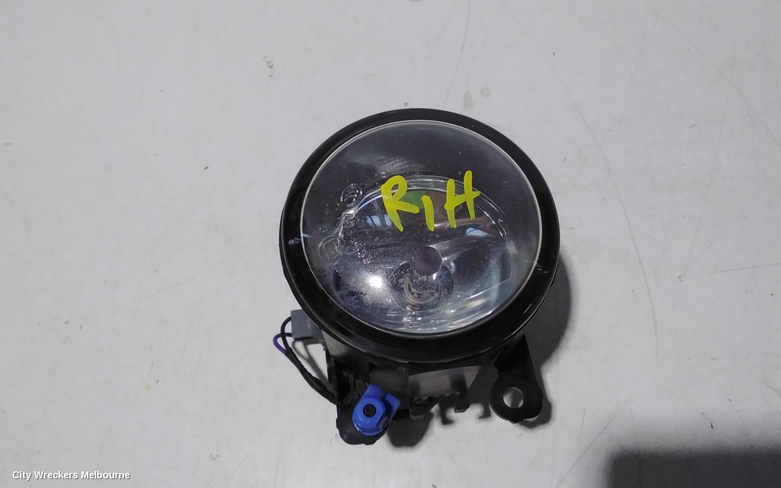 HOLDEN COMMODORE RIGHT INDICATOR/FOG/SIDE, BUMPER FOGLAMP, VZ, CALAIS/BERLINA/SVZ, 08/2004 - 09/2007 - Image 2