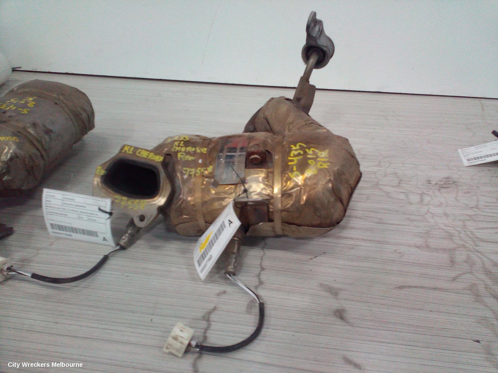 JEEP CHEROKEE CATALYTIC CONVERTER, MANIFOLD-CAT TYPE, 3.2, PETROL, REAR (RH SIDE), KL, 02/2014 - 03/2018 - Image 3