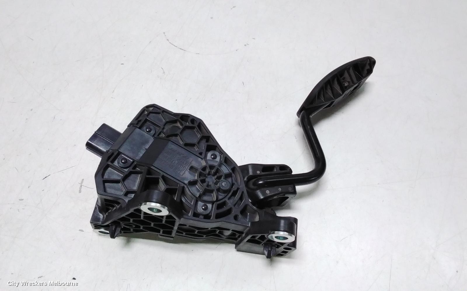 TOYOTA HIACE PEDAL ASSEMBLY, 300 SERIES, ACCELERATOR PEDAL, 02/2019 ONWARDS - Image 3
