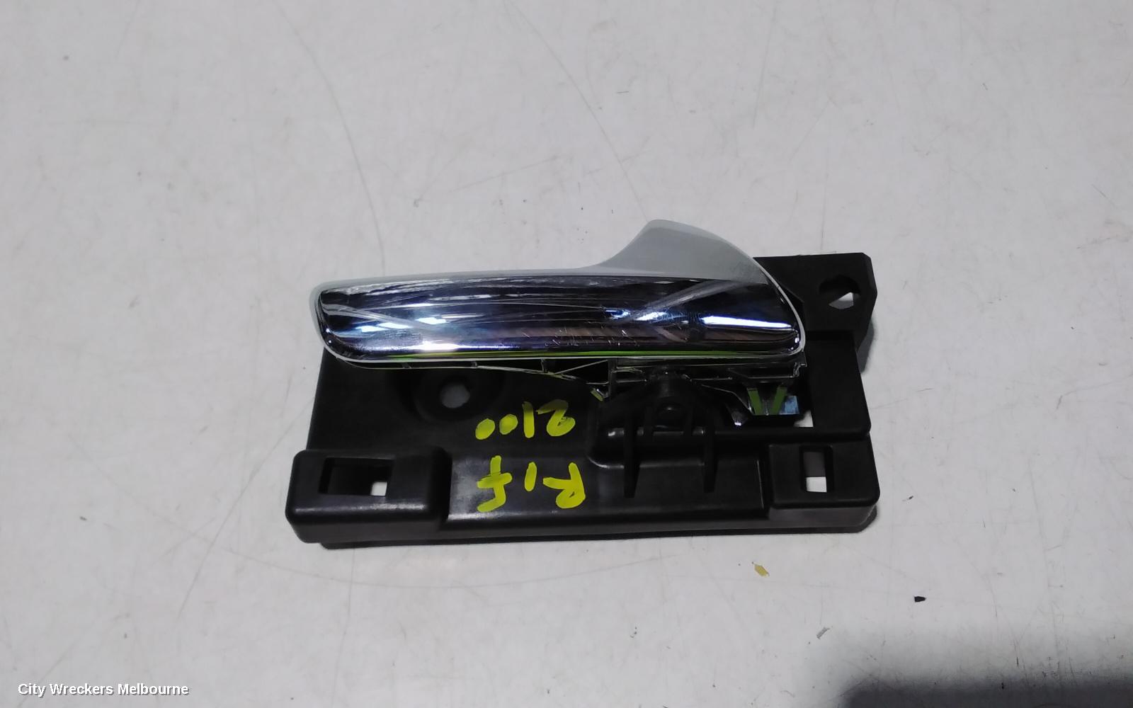 JEEP GRANDCHEROKEE DOOR HANDLE, INNER, RH FRONT, WK, 01/2011 ONWARDS - Image 2