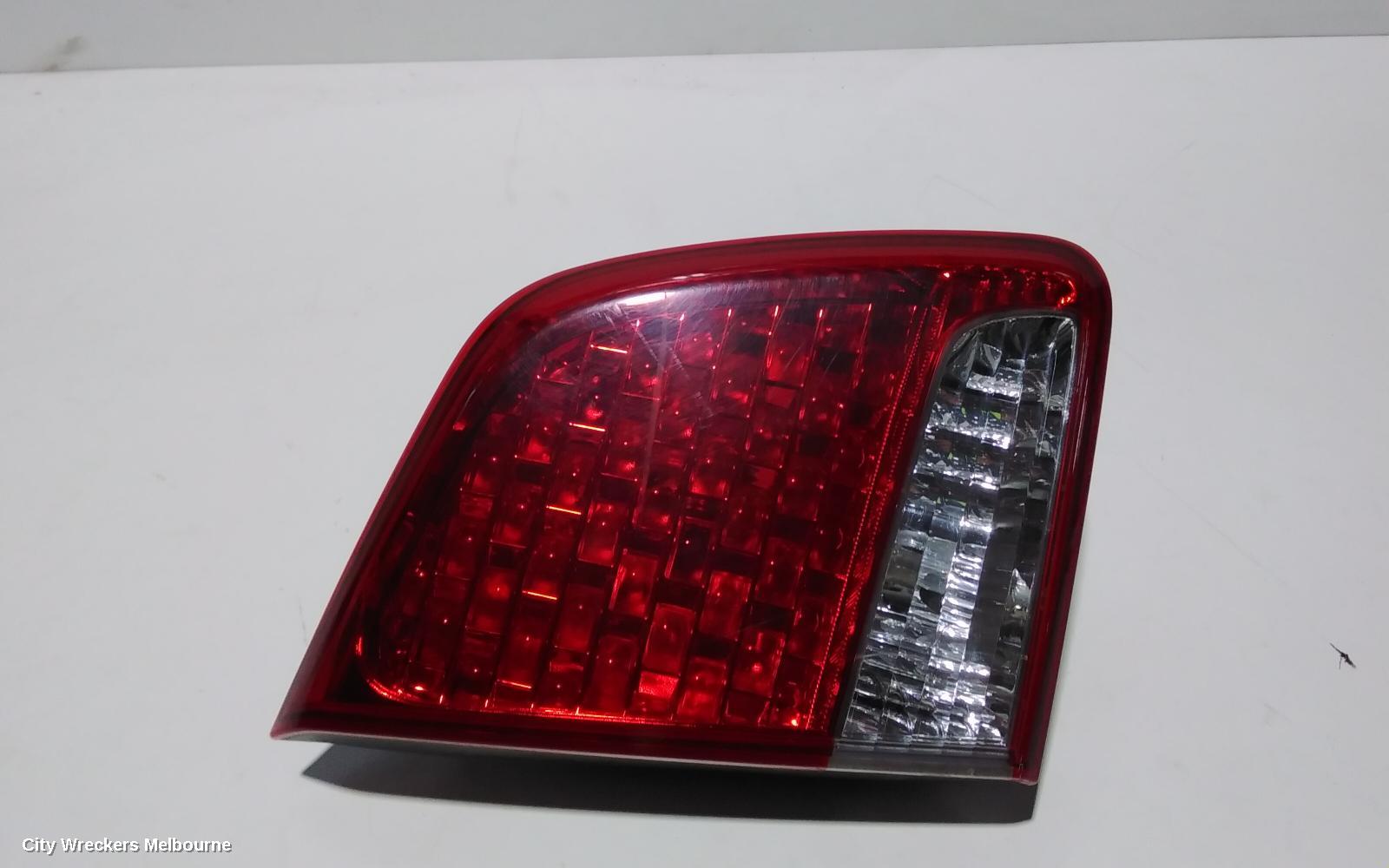 KIA SORENTO REAR GARNISH, TAILGATE LAMP (LH SIDE), LED TYPE, XM, 10/2009 - 09/2012 - Image 1