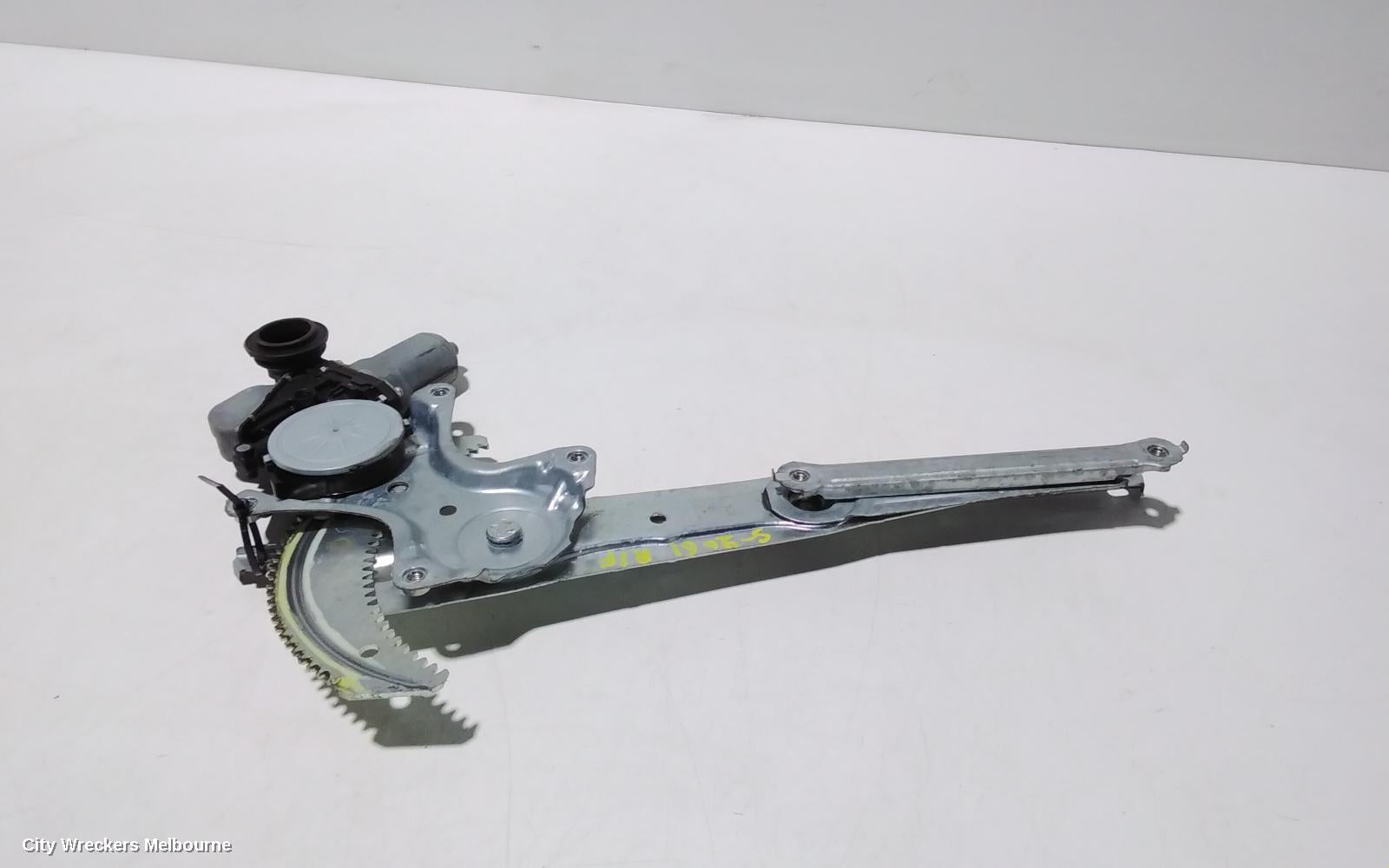 TOYOTA KLUGER RIGHT FRONT WINDOW REG/MOTOR, XU50 SERIES, 03/2014 - 02/2021 - Image 1