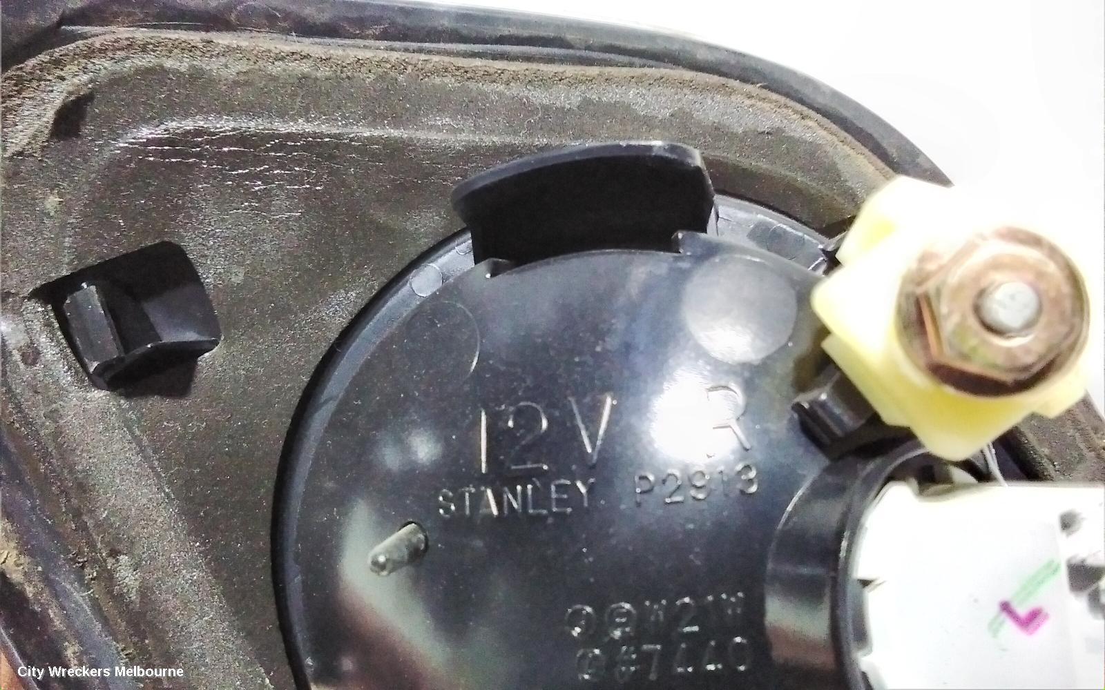MAZDA 3 REAR GARNISH, TAILGATE LAMP (RH SIDE), 2.3, HATCH, BK, 10/2003 - 06/2006 - Image 3