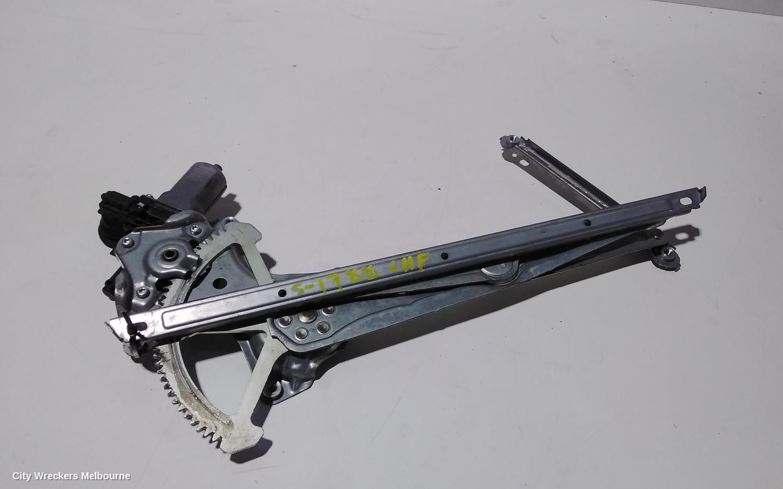 TOYOTA COROLLA LEFT FRONT WINDOW REG/MOTOR, ZRE182R, HATCH, 01/2014 - 06/2018 - Image 3