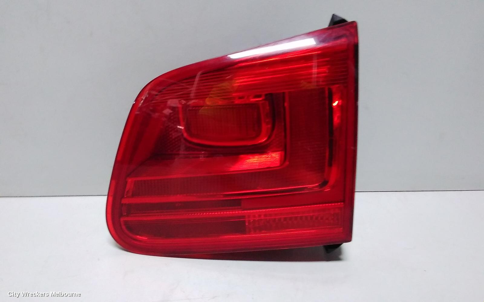 VOLKSWAGEN TIGUAN REAR GARNISH, TAILGATE LAMP (RH SIDE), 5N, 07/2011 - 08/2016 - Image 3