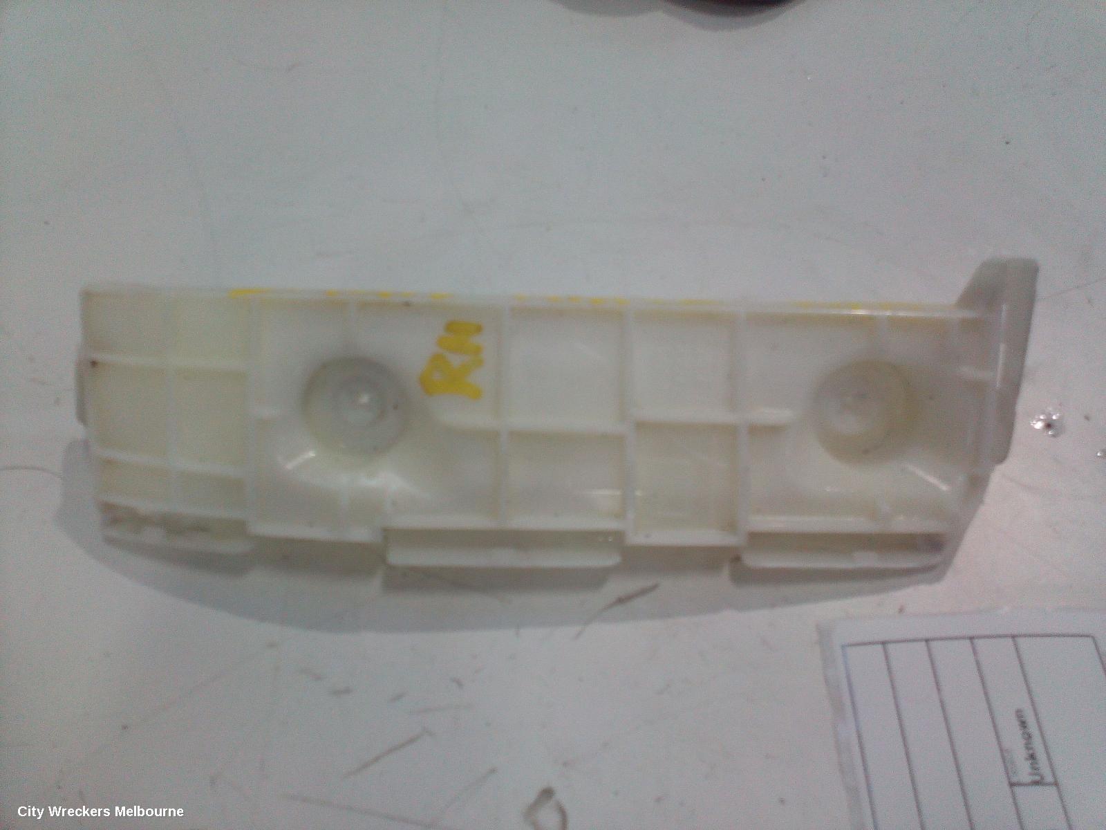TOYOTA HIACE, TRH/KDH 03/2005 - 04/2019, RHR BAR BRAKET: 82917 - Image 1