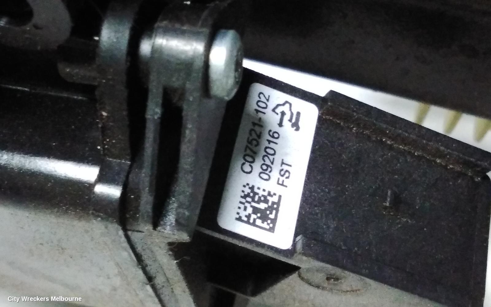 HOLDEN ASTRA RIGHT FRONT WINDOW REG/MOTOR, BK-BL, 09/2016 - 12/2020 - Image 2