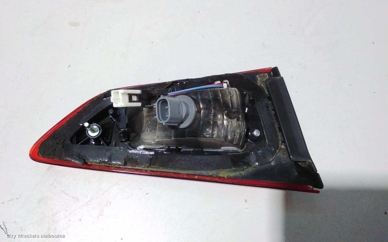 MAZDA CX3 REAR GARNISH, TAILGATE LAMP (RH SIDE), NON LED TYPE, DK, 03/2015 ONWARDS - Image 3