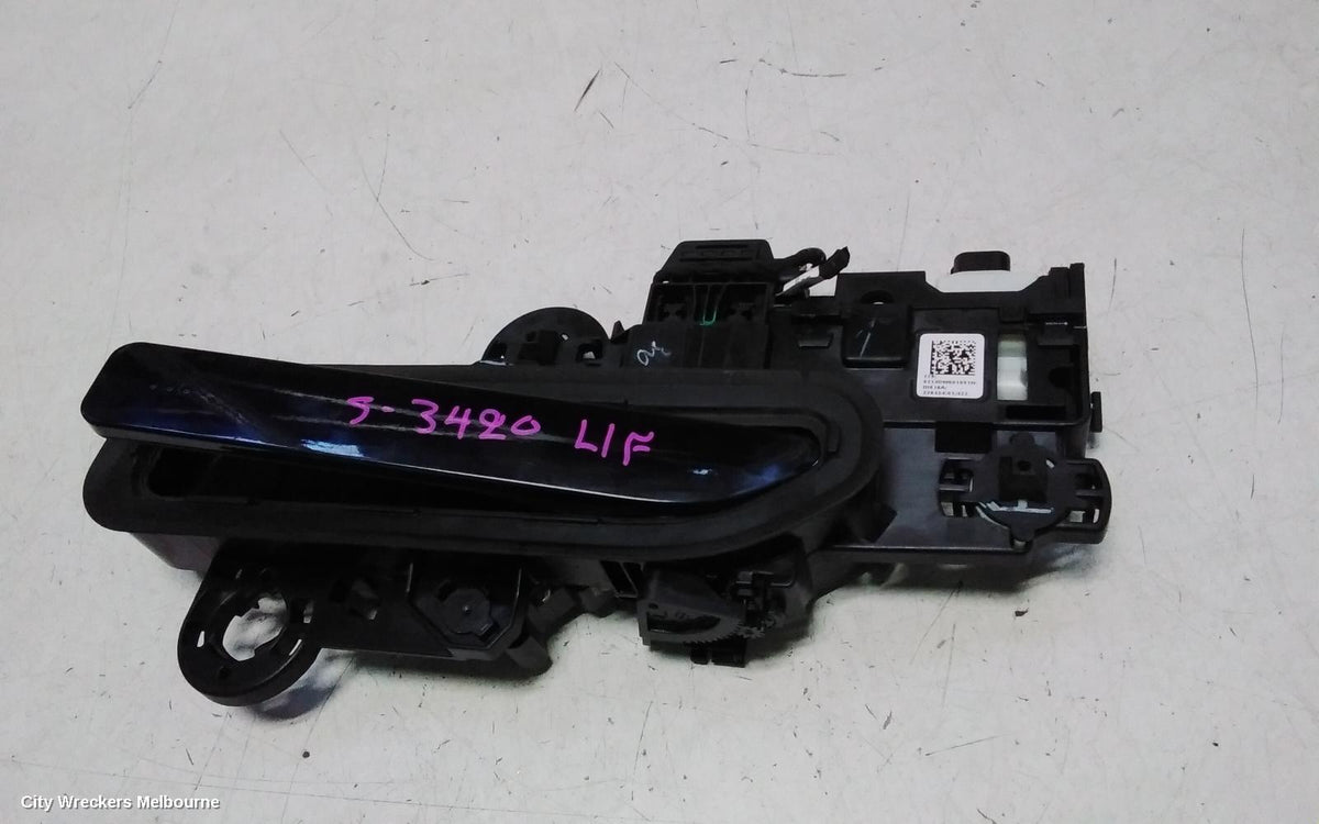 MAHINDRA XUV700 DOOR HANDLE, W601, LH FRONT, OUTER, W/ SMART HANDLES TYPE, 01/2023 ONWARDS - Image 1