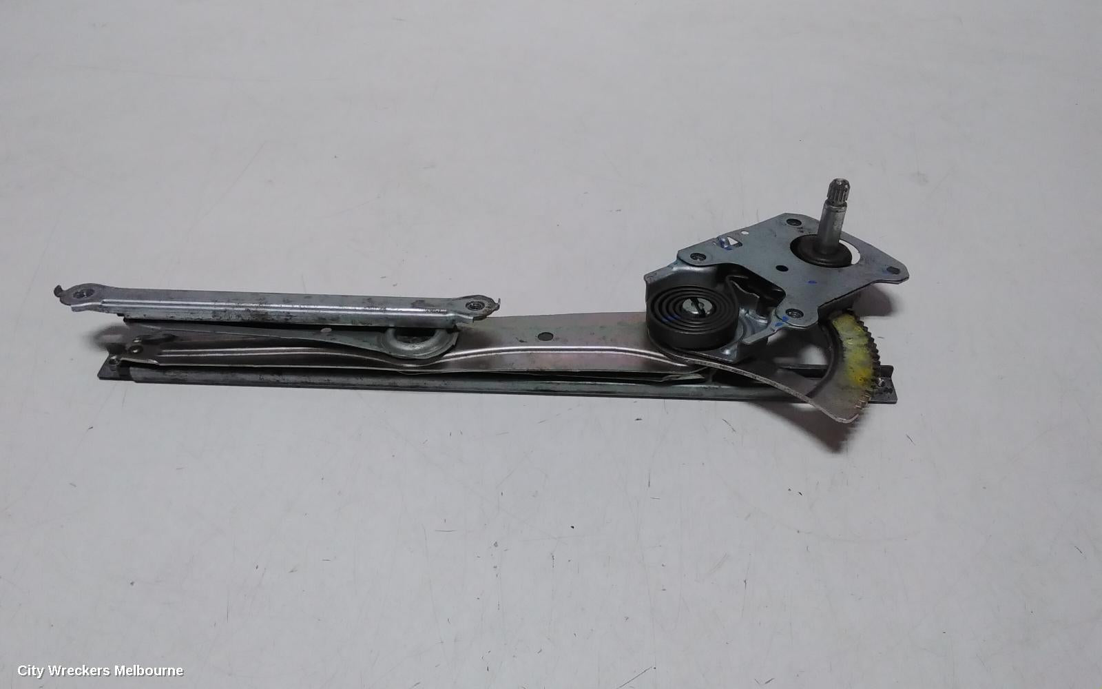 TOYOTA HILUX RIGHT FRONT WINDOW REG/MOTOR, MANUAL, 03/2005 - 08/2015 - Image 1
