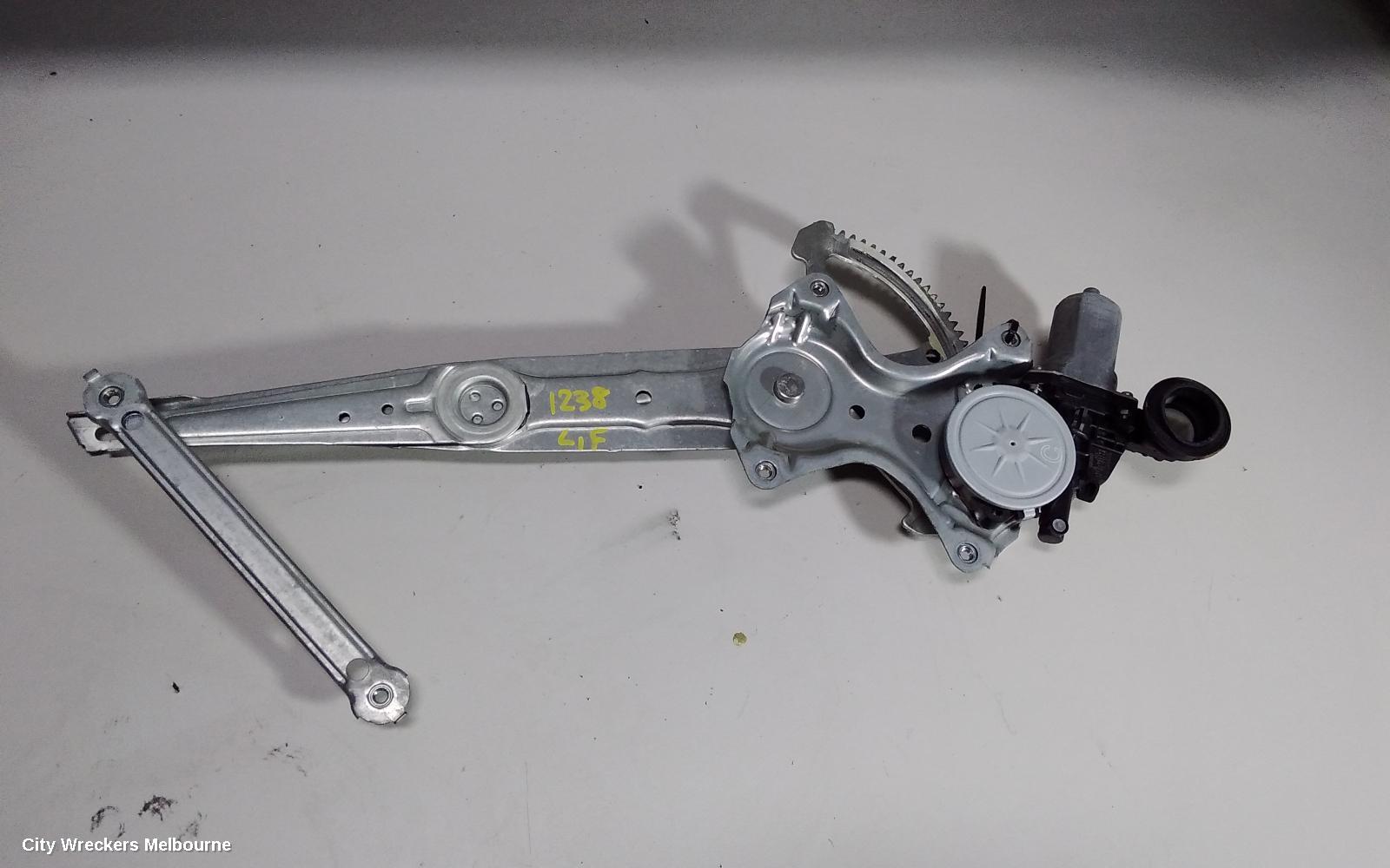 TOYOTA CAMRY RIGHT FRONT WINDOW REG/MOTOR, ASV50/AVV50, POWER, 12/2011 - 10/2017 - Image 1