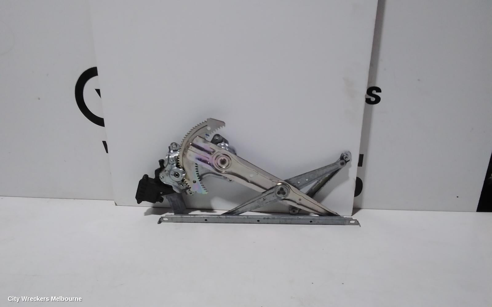 TOYOTA COROLLA RIGHT FRONT WINDOW REG/MOTOR, ZRE172R, SEDAN, 12/2013 - 06/2019 - Image 3