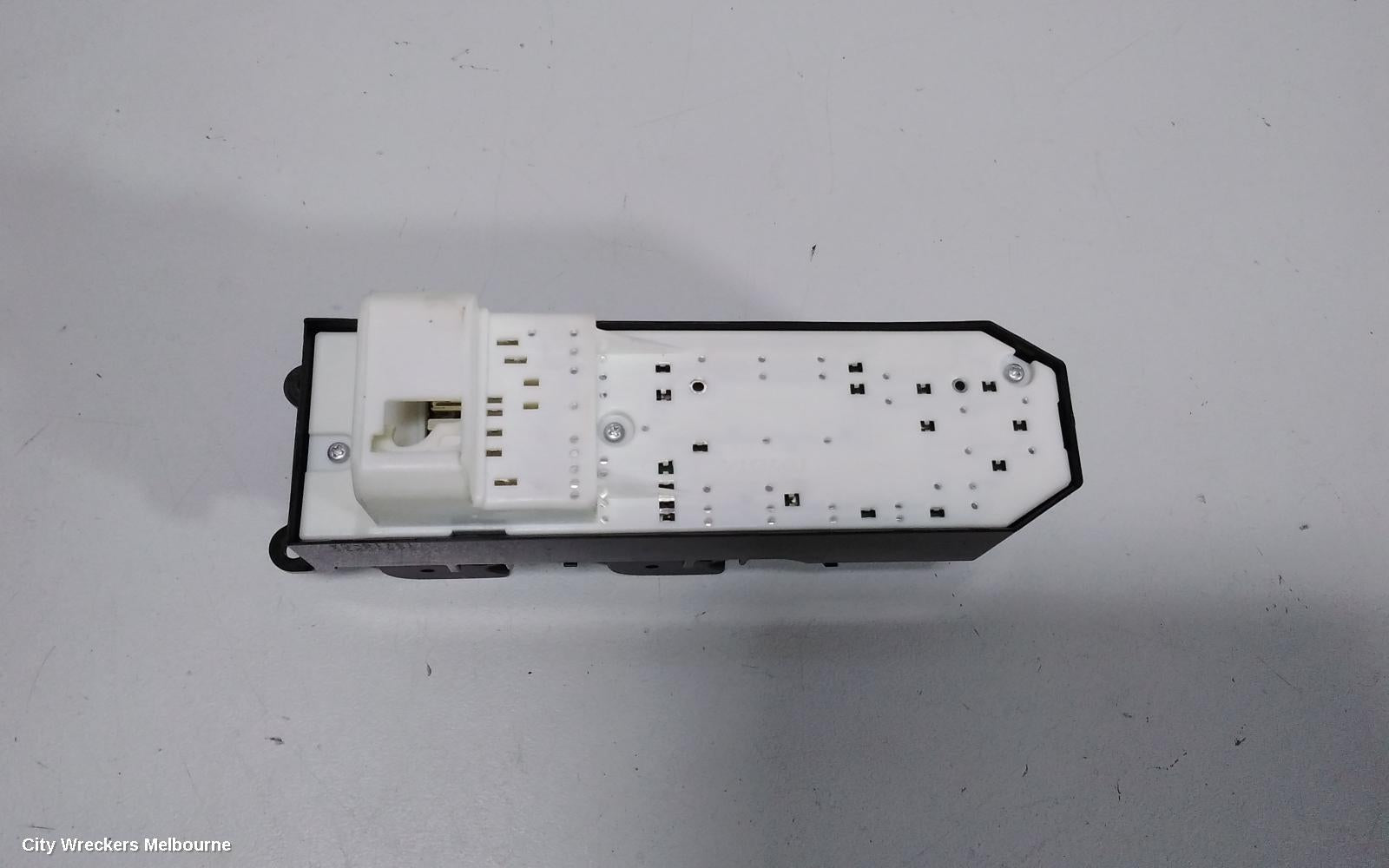 TOYOTA YARIS PWR DR WIND SWITCH, RH FRONT (MASTER SWITCH), 4 SWITCH TYPE, 5DR HATCH/SEDAN, NCP13#, 08/2011 - 12/2019 - Image 3