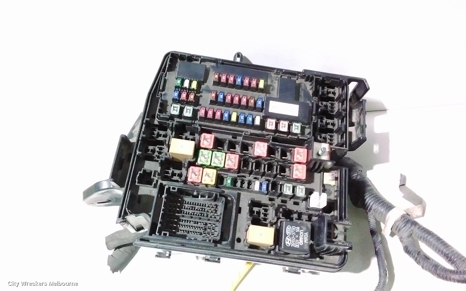 KIA CARNIVAL/GRAND CARNIVAL FUSE BOX, ENGINE BAY, PETROL, YP, 02/2015 - 10/2020 - Image 2