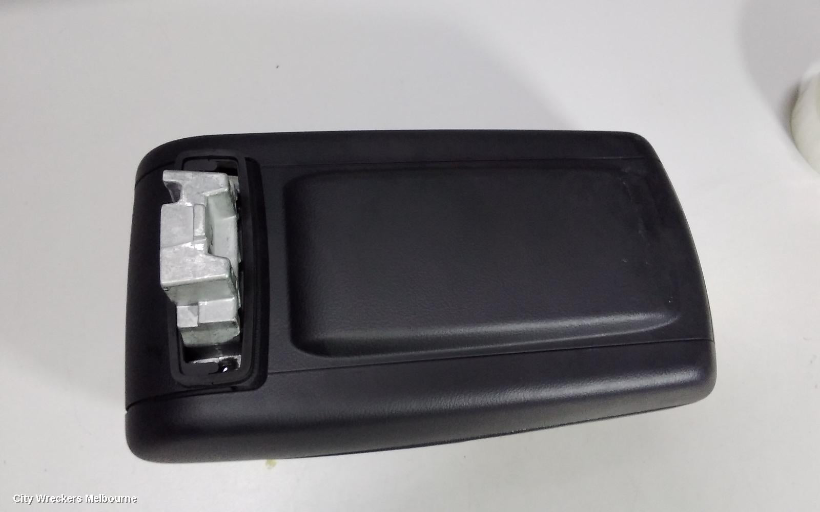 AUDI A6 CONSOLE, C6/4F, 11/2004 - 06/2011 - Image 3