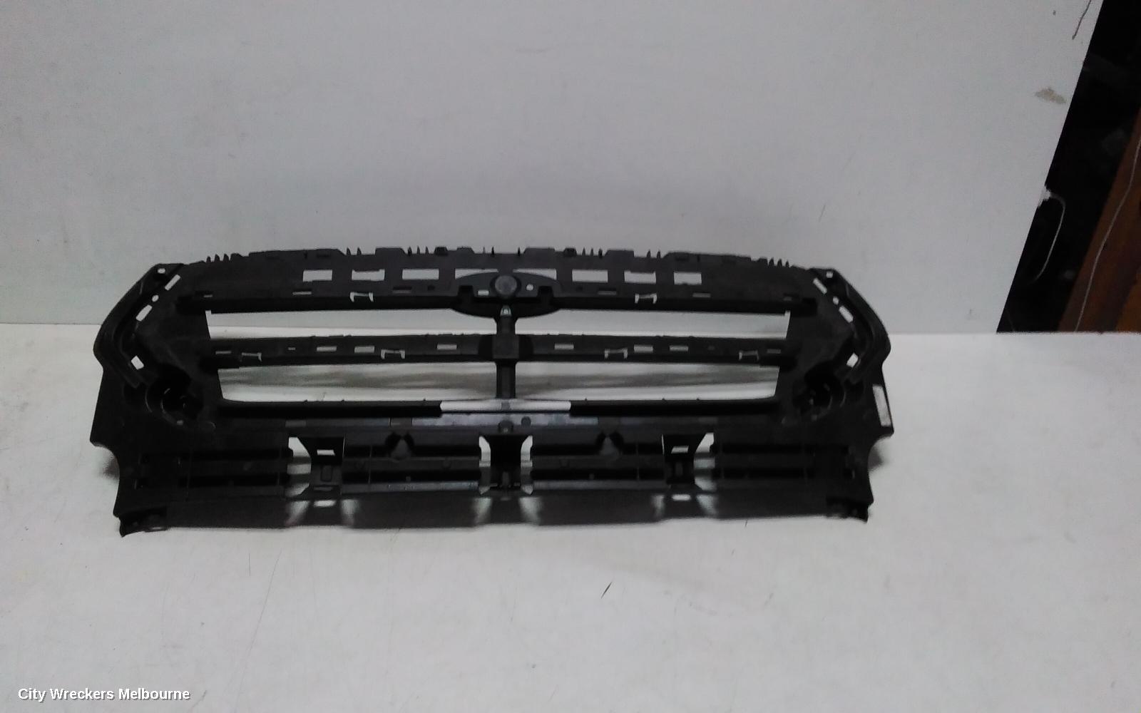 FORD ESCAPE GRILLE, RADIATOR GRILLE, ZG, TREND/TITANIUM, SILVER/CHROME, 09/2016 - 05/2020 - Image 2