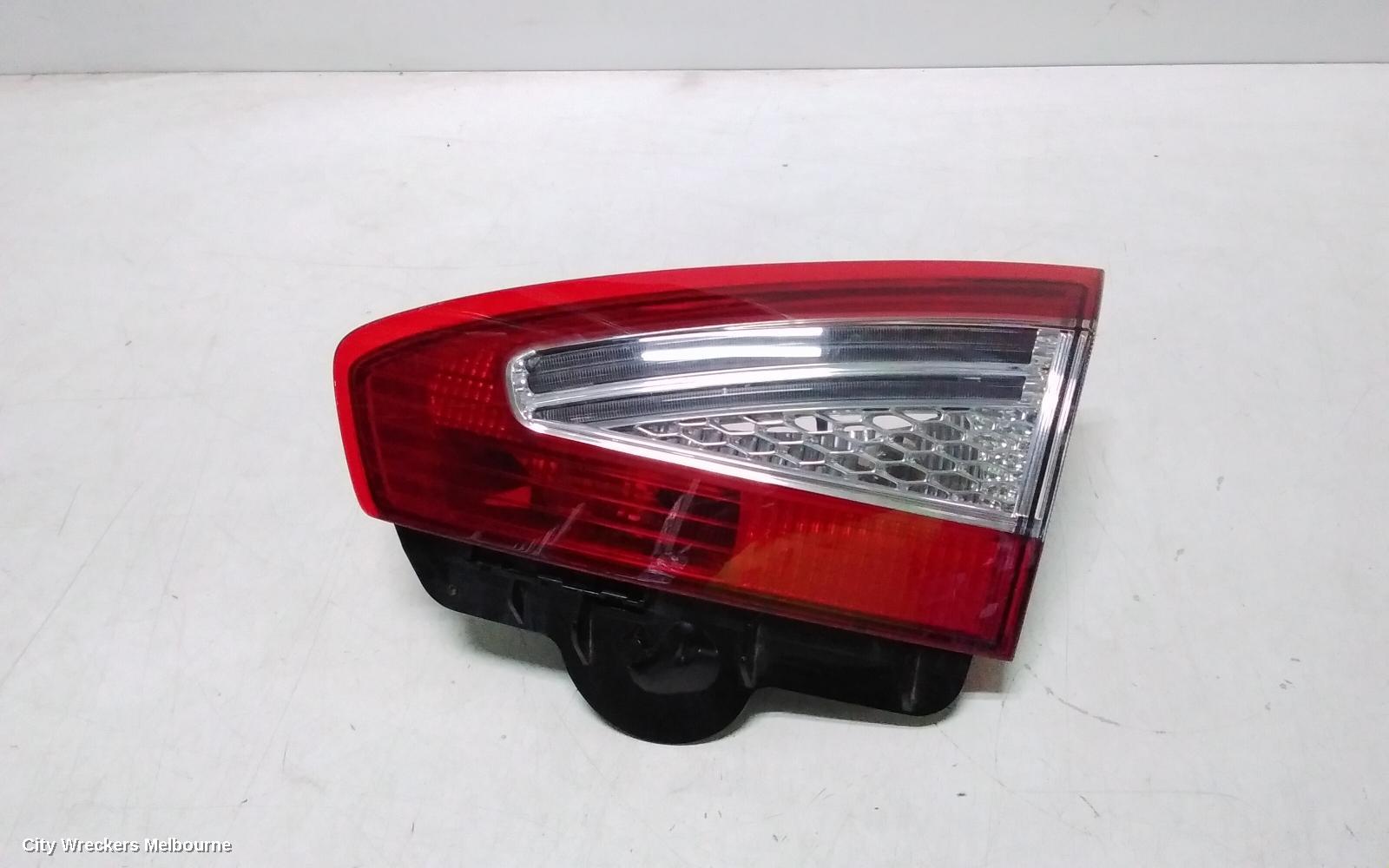 FORD MONDEO REAR GARNISH, TAILGATE LAMP (RH SIDE), WAGON, MC, 11/2010 - 12/2014 - Image 1