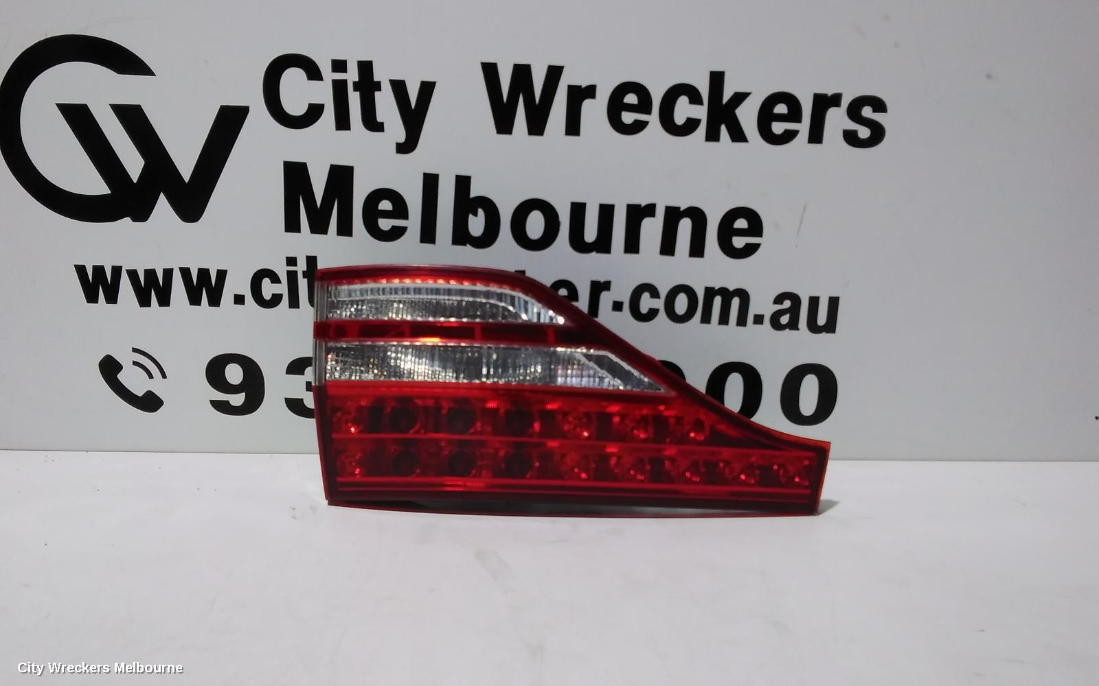 TOYOTA TARAGO REAR GARNISH, TAILGATE LAMP (RH SIDE), ACR50R, 03/2006 - 12/2008 - Image 1