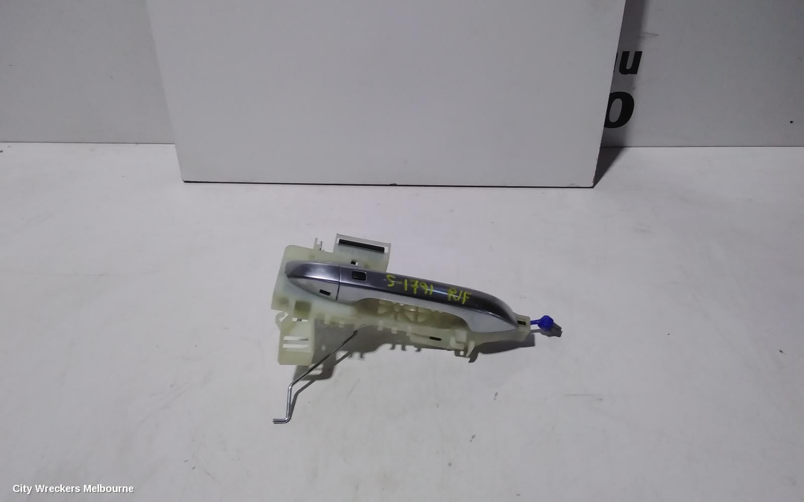 KIA SELTOS DOOR HANDLE, OUTER, RH FRONT, BRUSHED CHROME TYPE, SP2, 07/2019 ONWARDS - Image 2