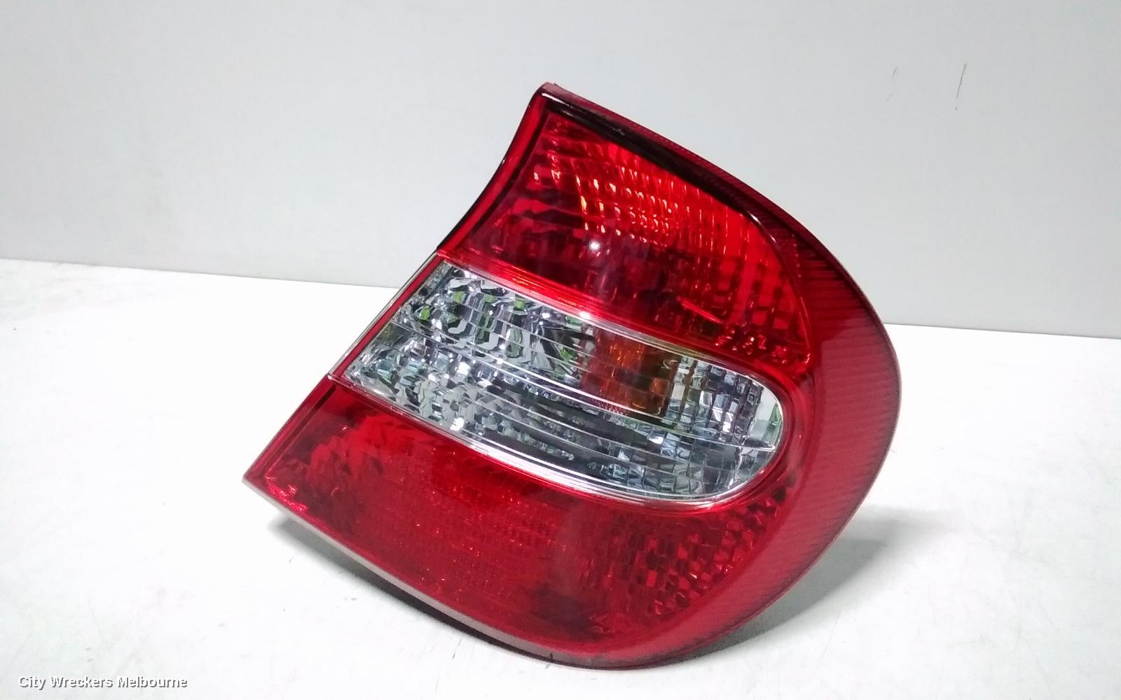 TOYOTA CAMRY RIGHT TAILLIGHT, SK36, REVERSE LAMP IN CENTRE, 08/2002 - 09/2004 - Image 3