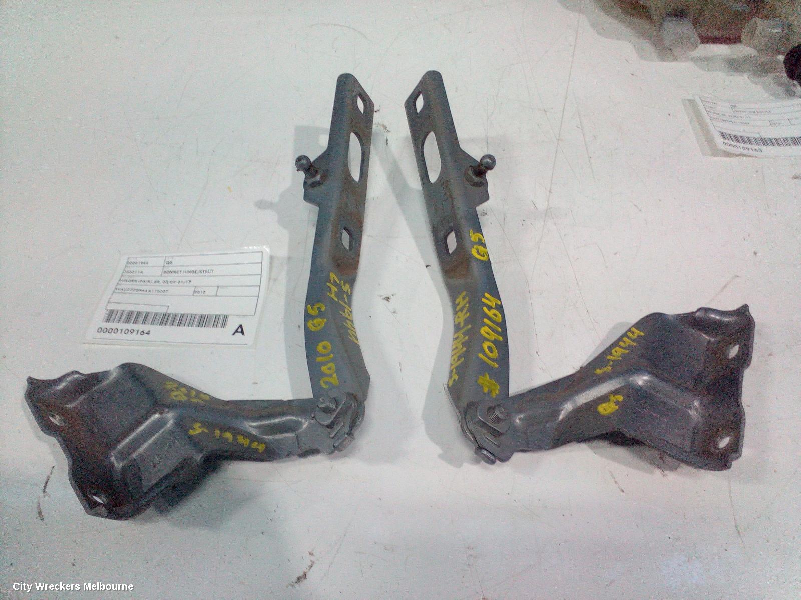 AUDI Q5 BONNET HINGE/STRUT, HINGES (PAIR), 8R, 03/2009 - 01/2017 - Image 1