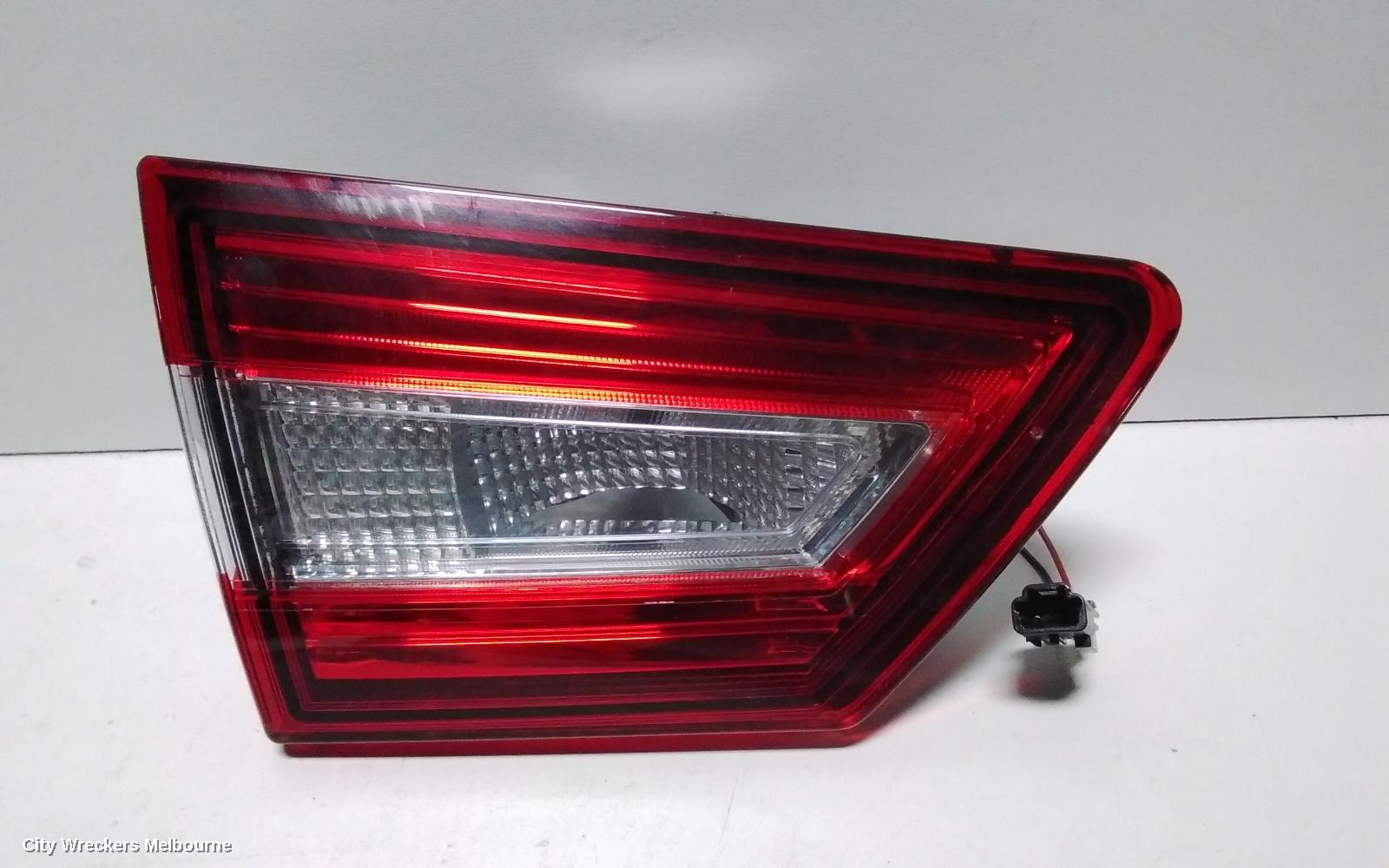 RENAULT CLIO REAR GARNISH, TAILGATE LAMP (LH SIDE), X98, NON LED TYPE, 09/2013 - 10/2019 - Image 2
