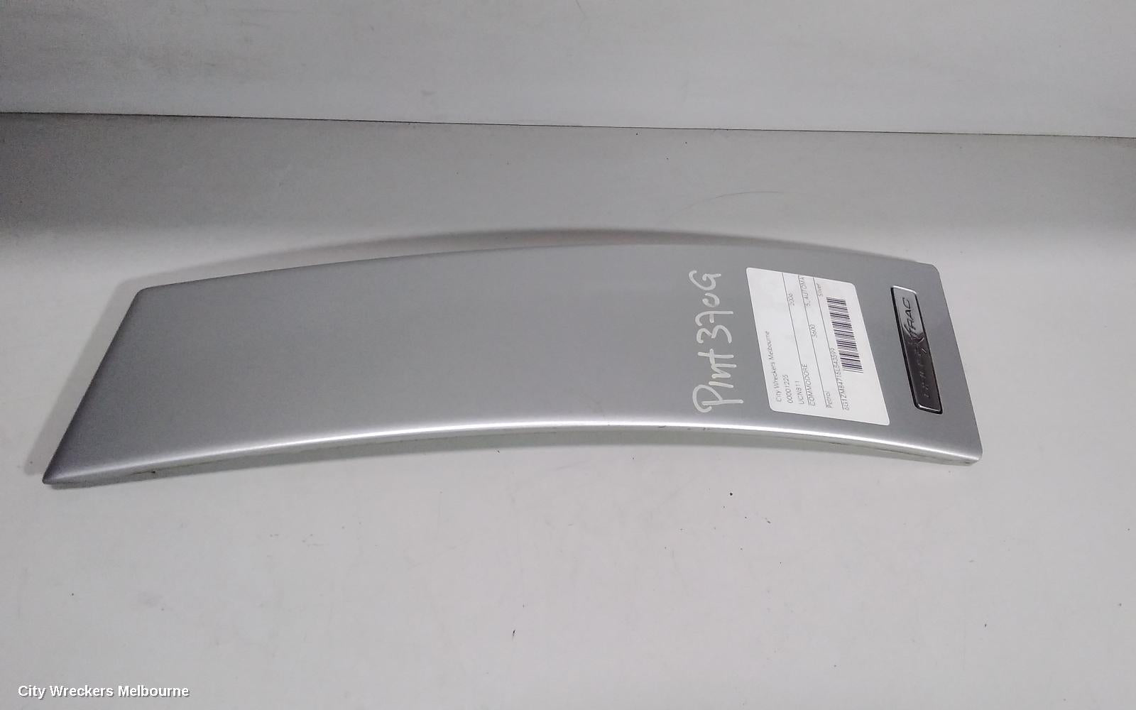 HOLDEN COMMODORE, VZ, 08/2004 - 09/2007, SIDE MOULD LH  ON THE BODY: 63618 - Image 1