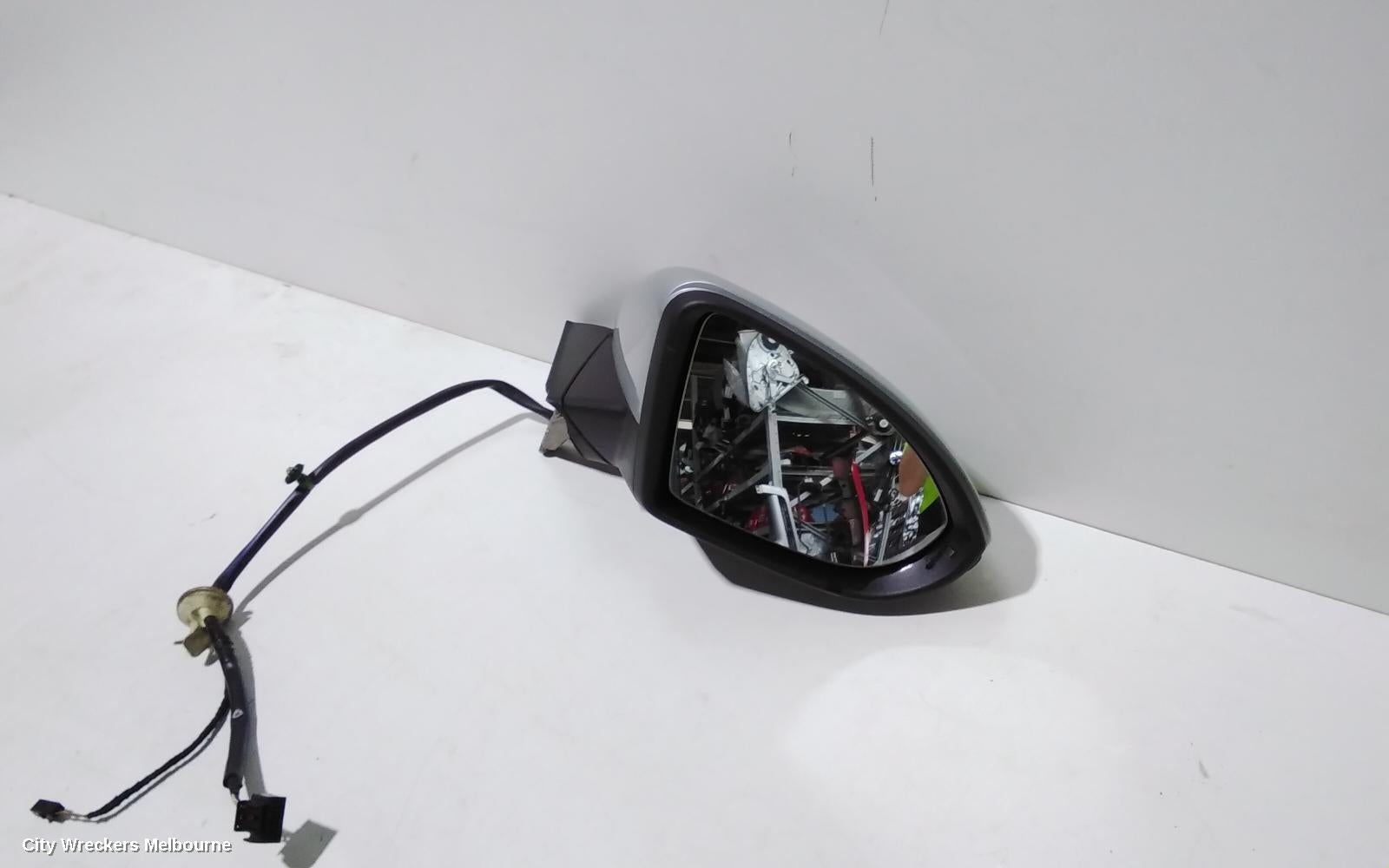 VOLKSWAGEN GOLF RIGHT DOOR MIRROR, GEN 7, COLOUR CODED, W/ MEMORY & LANE CHANGE ASSIST/BLIND SPOT TYPE, 2 PLUG (6/2 WIRE) , 03/2013 - 03/2017 - Image 2