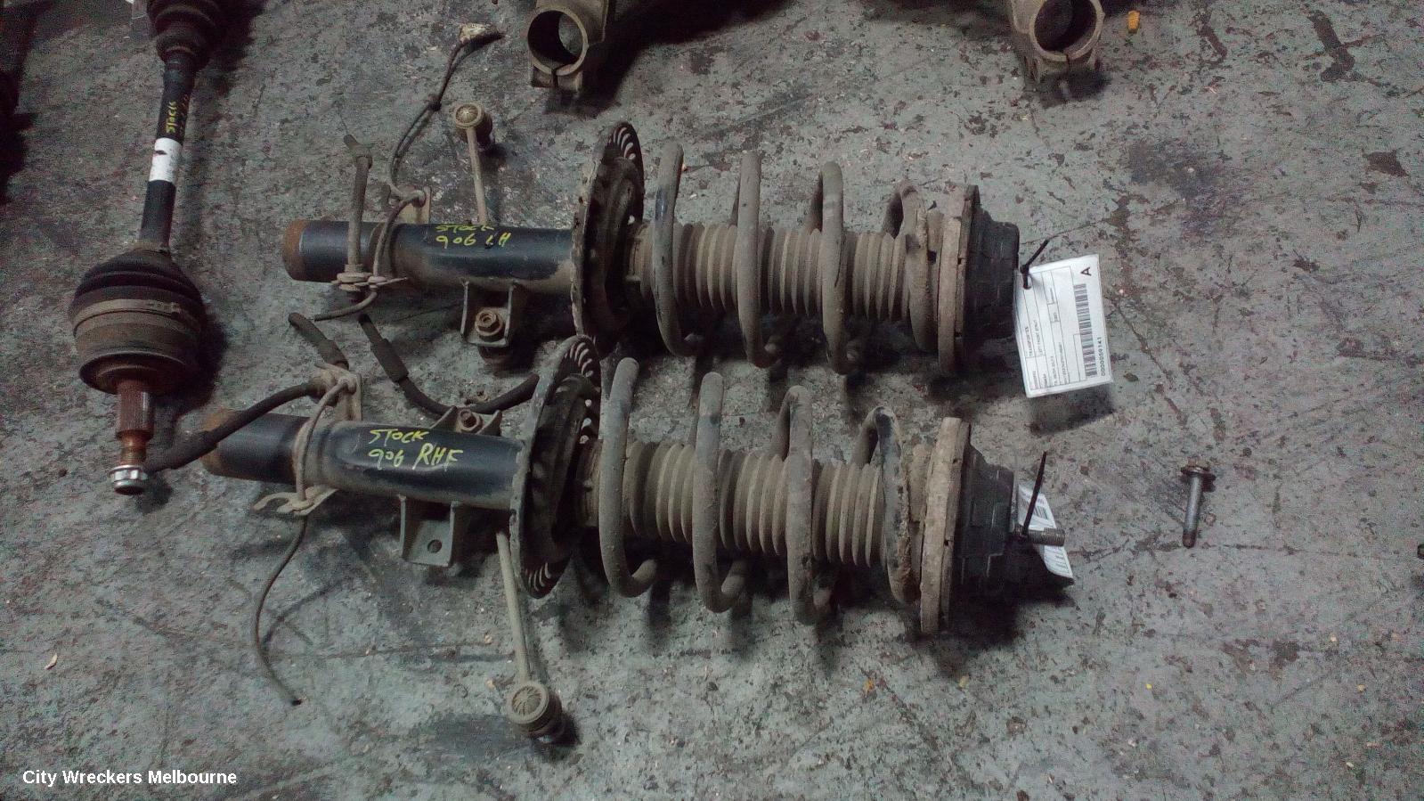 VOLKSWAGEN TRANSPORTER RIGHT FRONT STRUT, T5, 08/2004 - 02/2010 - Image 1